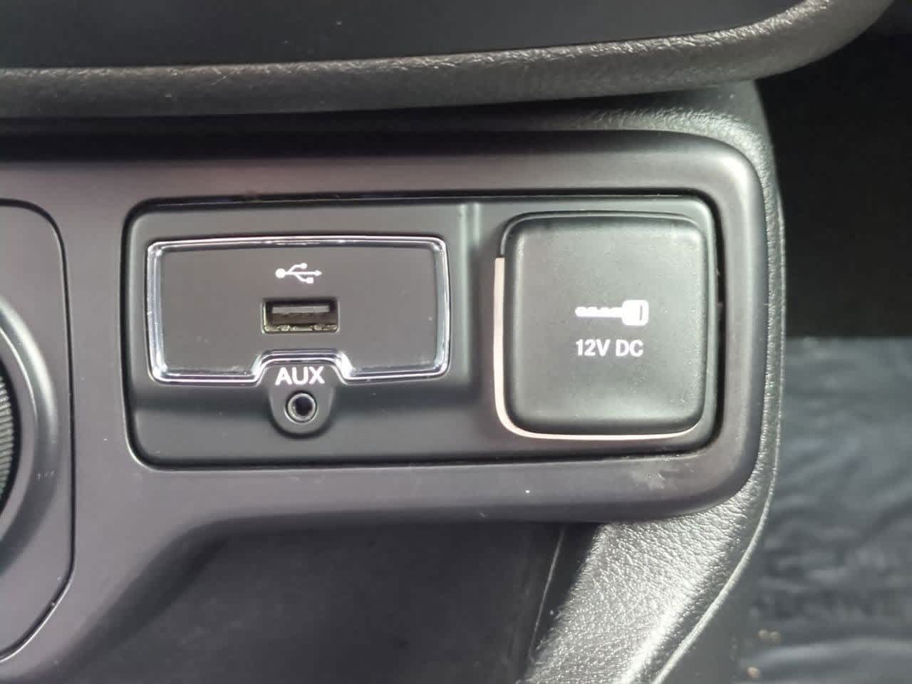 Thumbnail: 2019 Jeep Renegade - 29