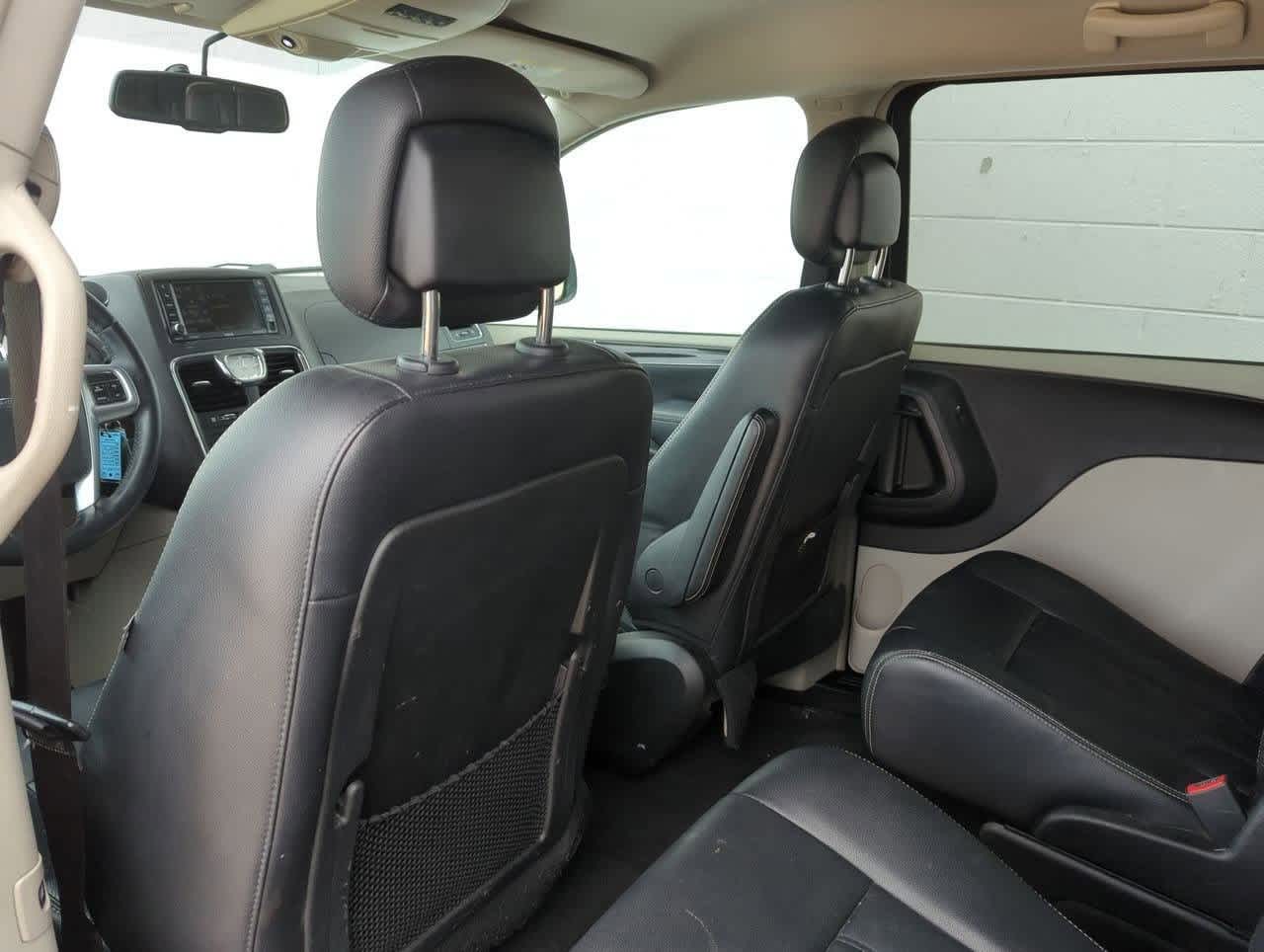2014 Chrysler Town & Country Touring 16