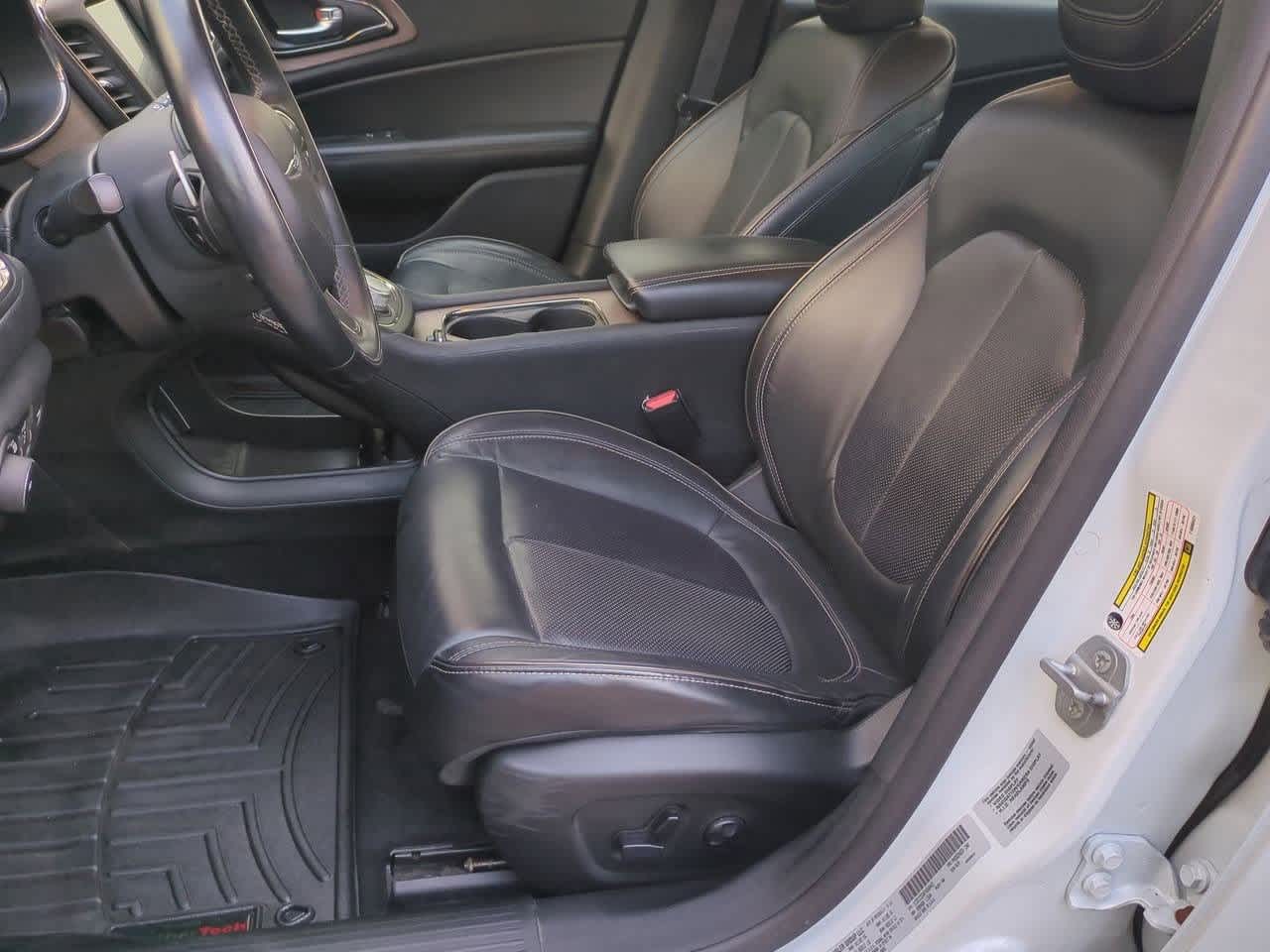 Thumbnail: 2015 Chrysler 200 - 15