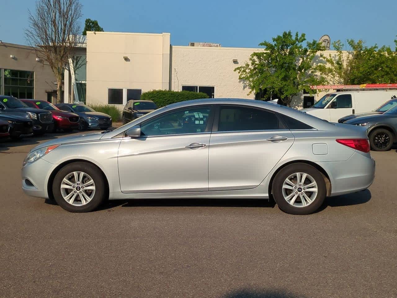 Thumbnail: 2011 Hyundai Sonata - 3