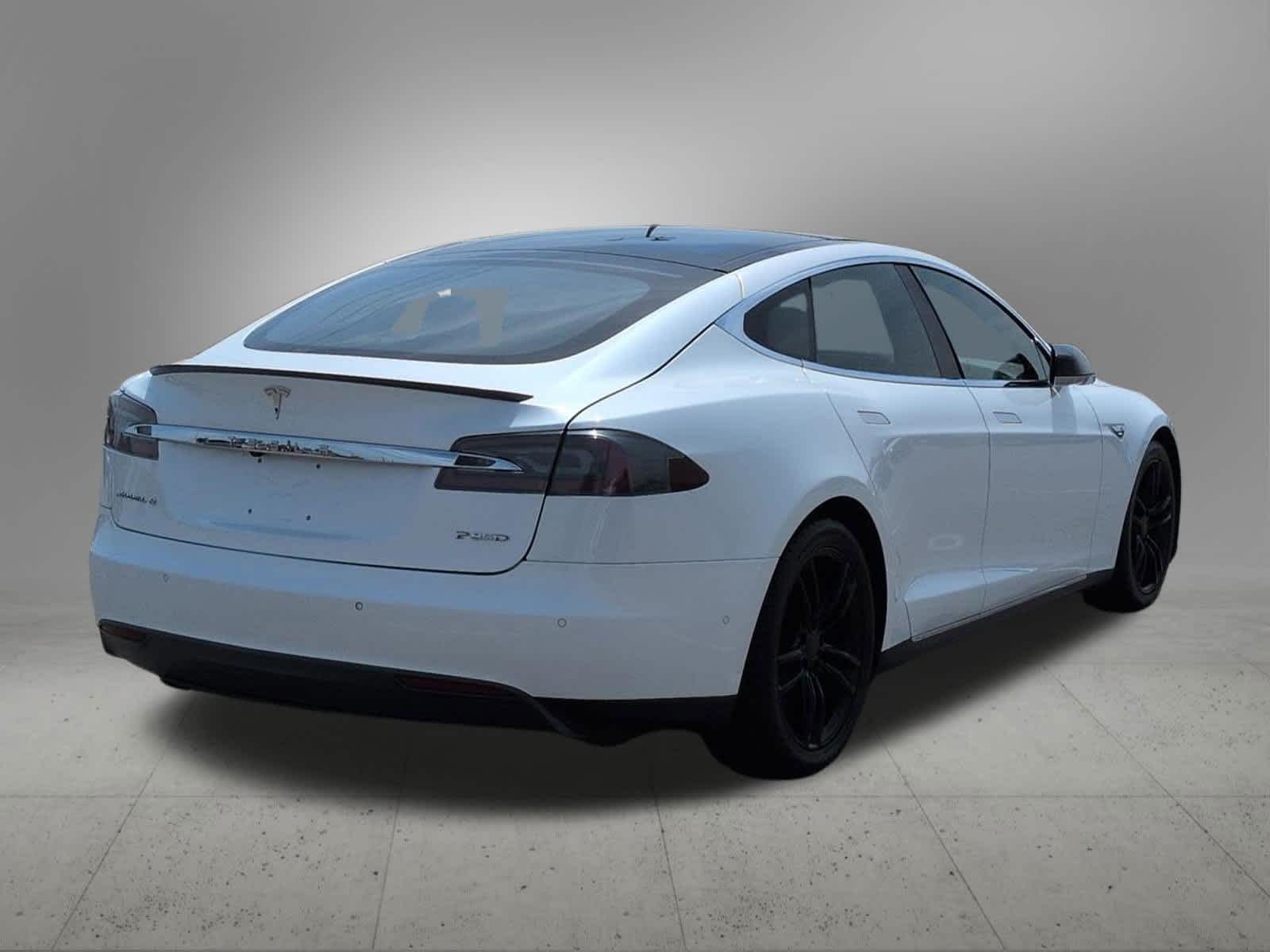 Thumbnail: 2015 Tesla Model S - 6