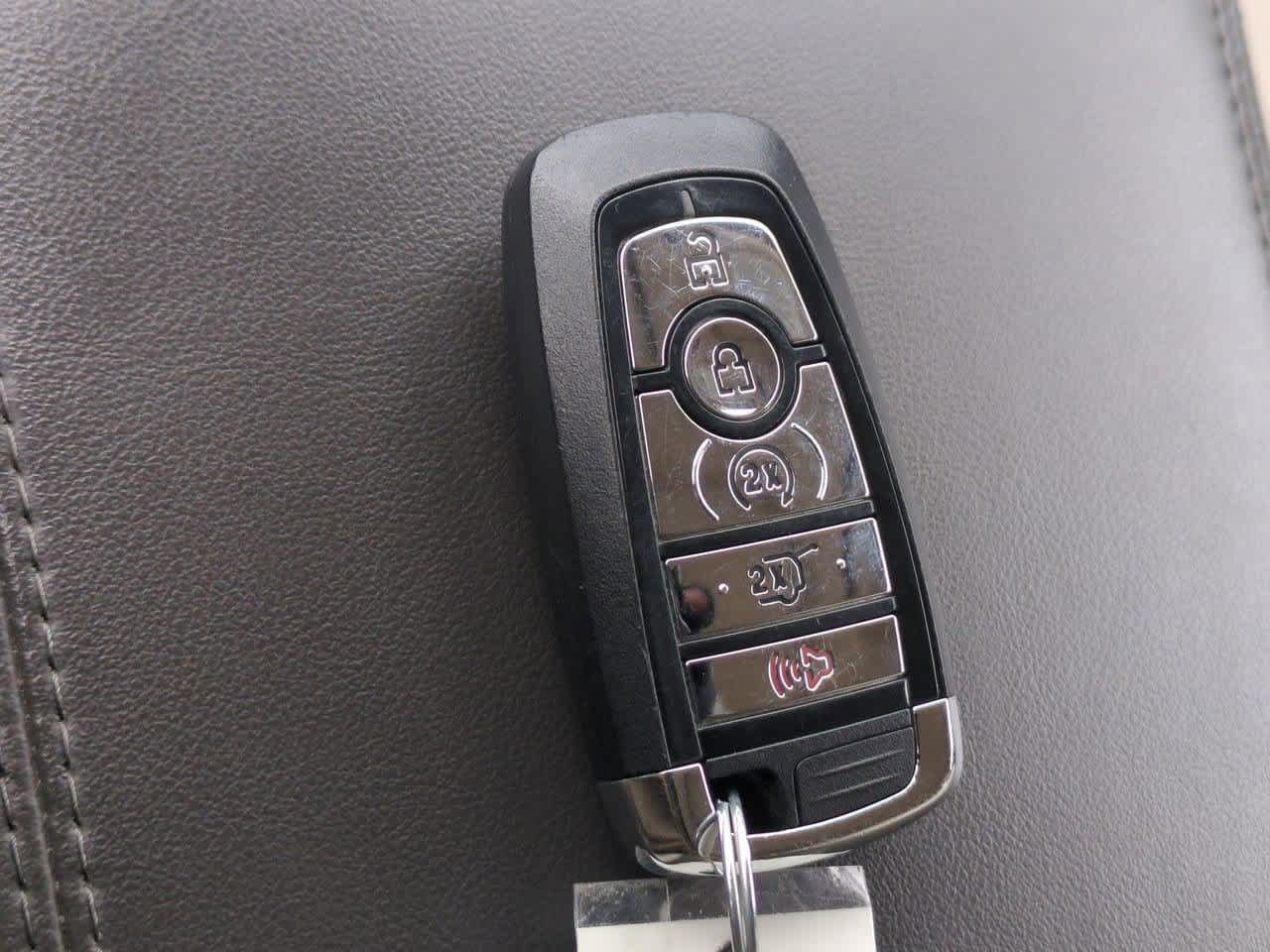 Thumbnail: 2020 Lincoln Nautilus - 36