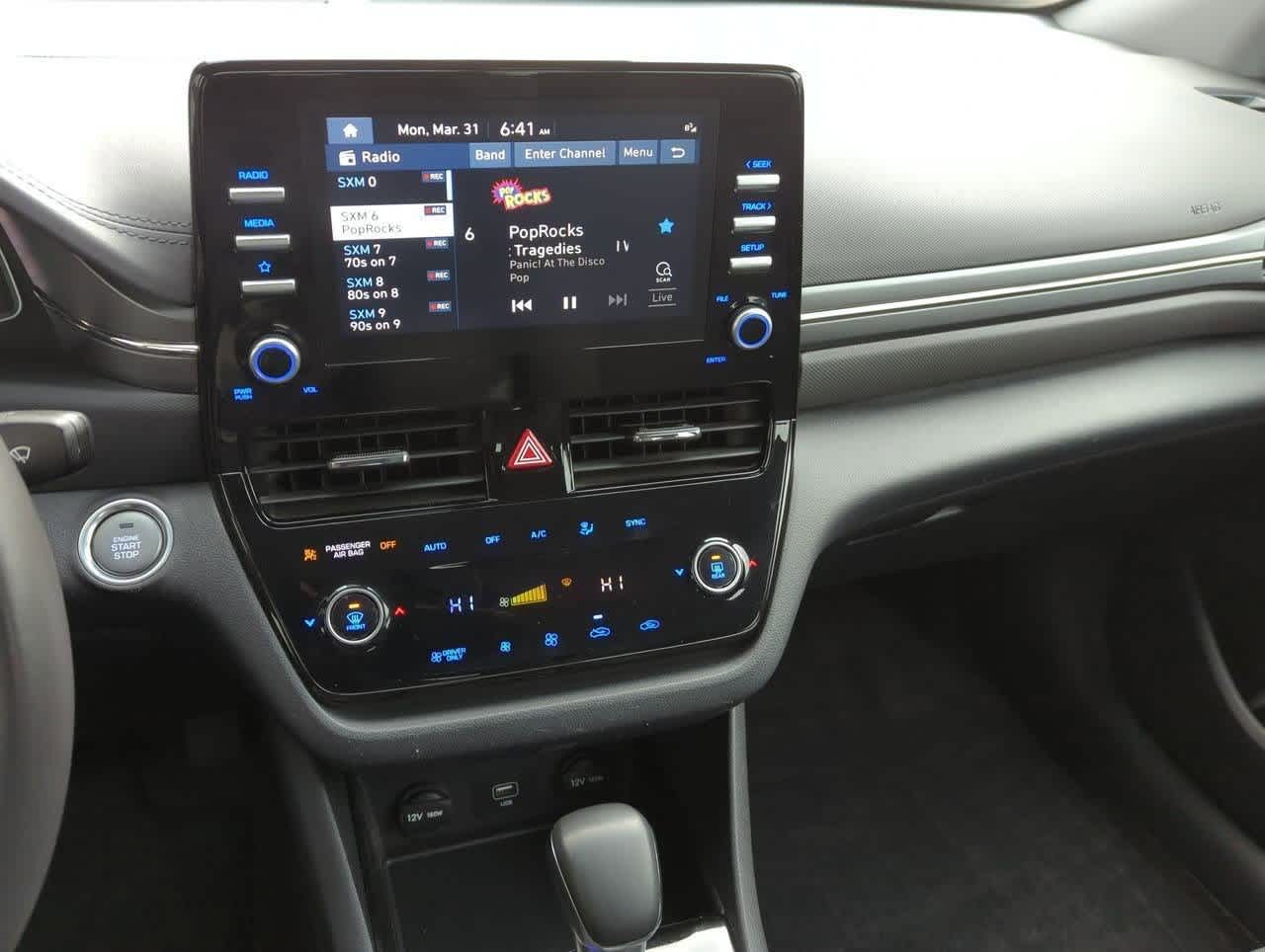 2022 Hyundai Ioniq SE 26