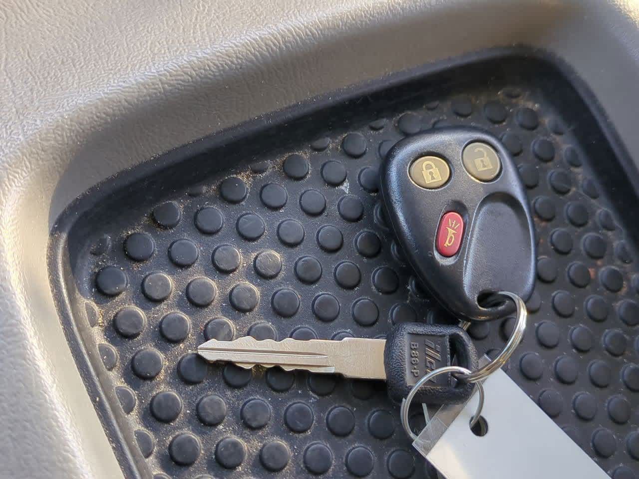 Thumbnail: 2003 Chevrolet Tahoe - 34