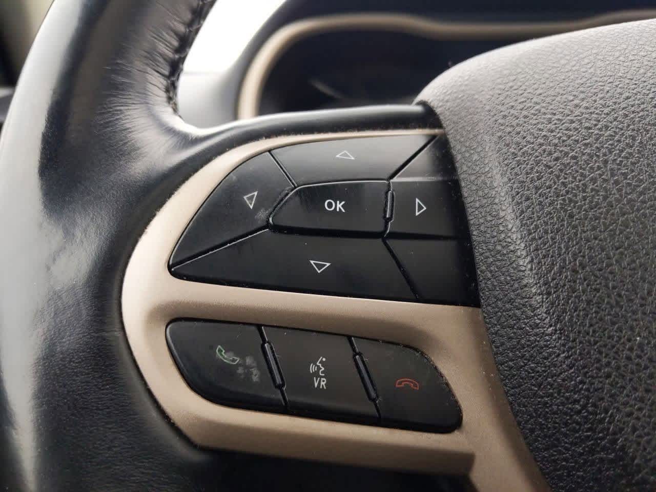 Thumbnail: 2018 Jeep Cherokee - 24