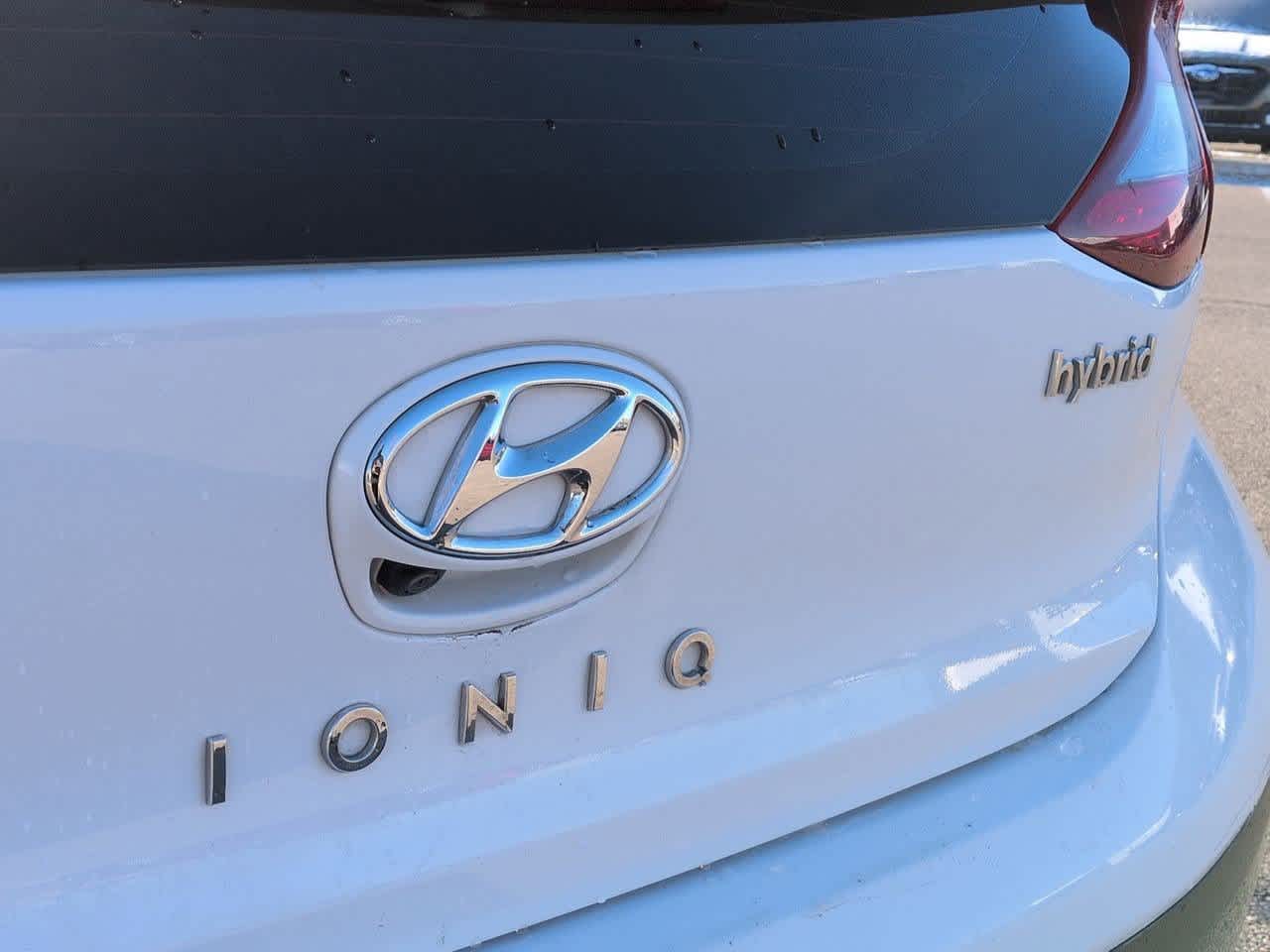 Thumbnail: 2018 Hyundai Ioniq - 12