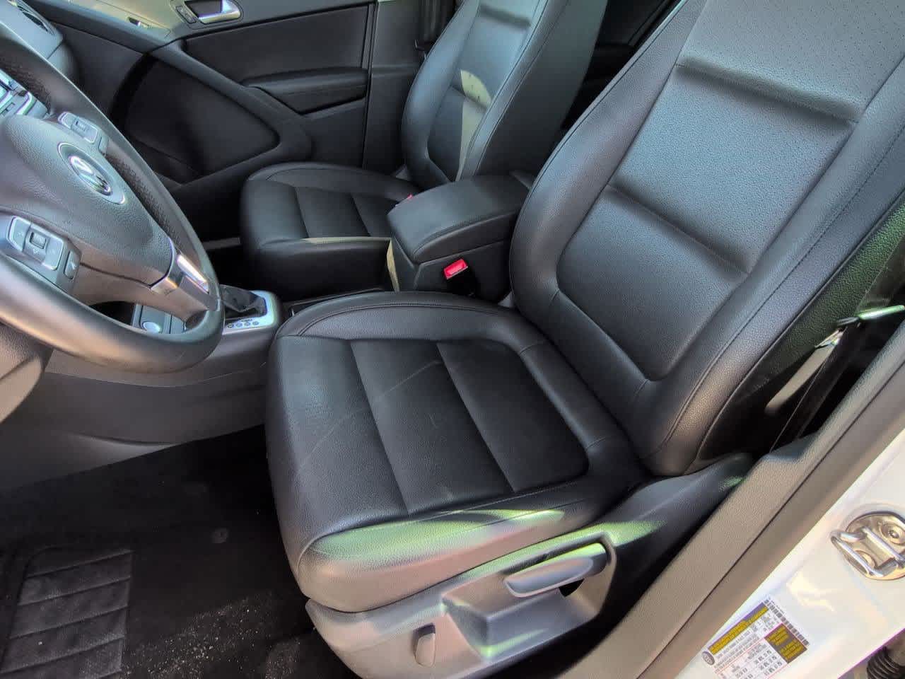 Thumbnail: 2014 Volkswagen Tiguan - 15