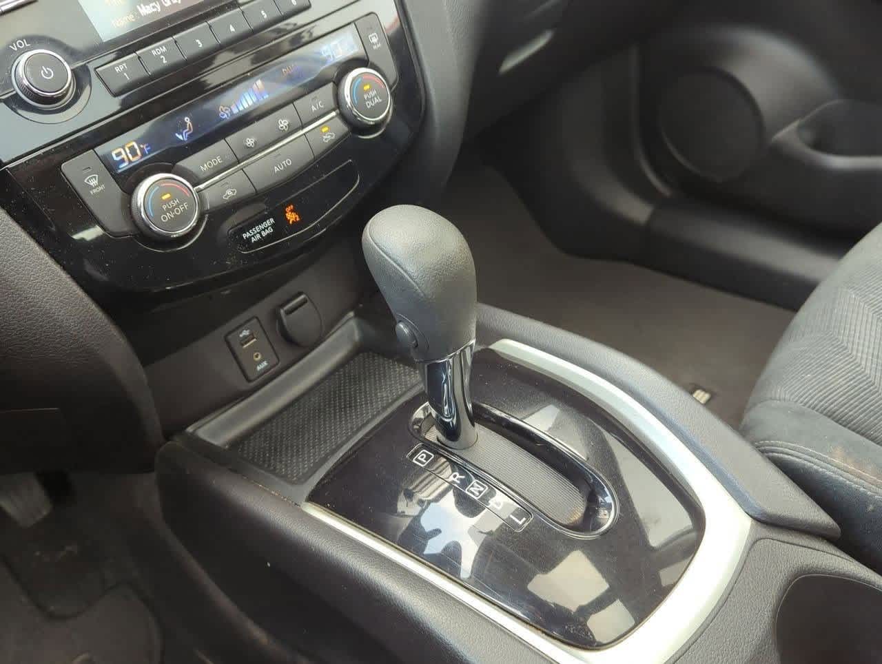 2014 Nissan Rogue SV 30