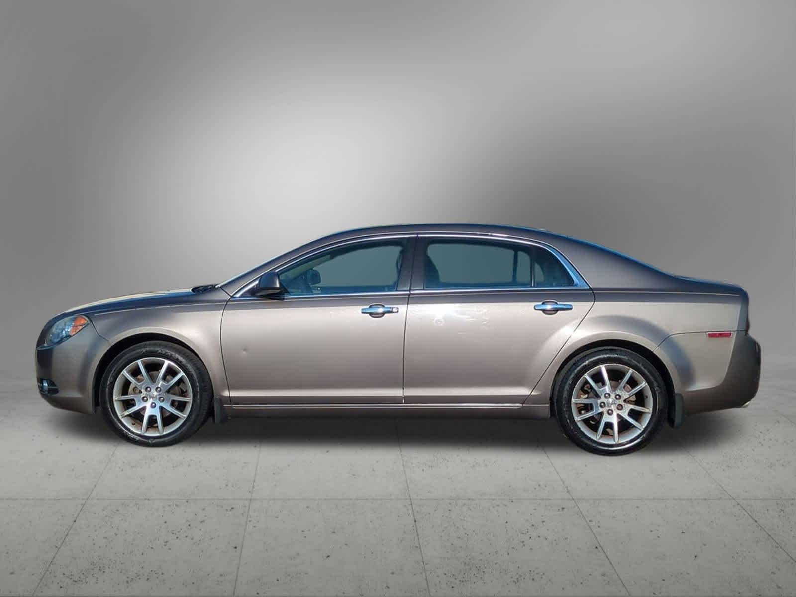 Thumbnail: 2010 Chevrolet Malibu - 3