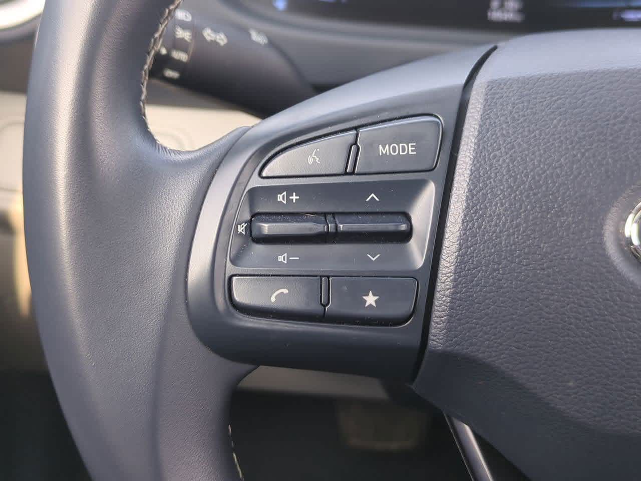 Thumbnail: 2023 Hyundai Venue - 22