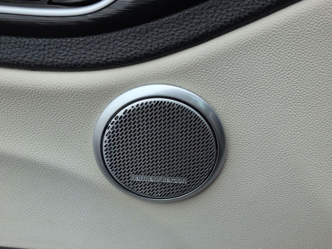 Thumbnail: 2019 Alfa Romeo Giulia - 28