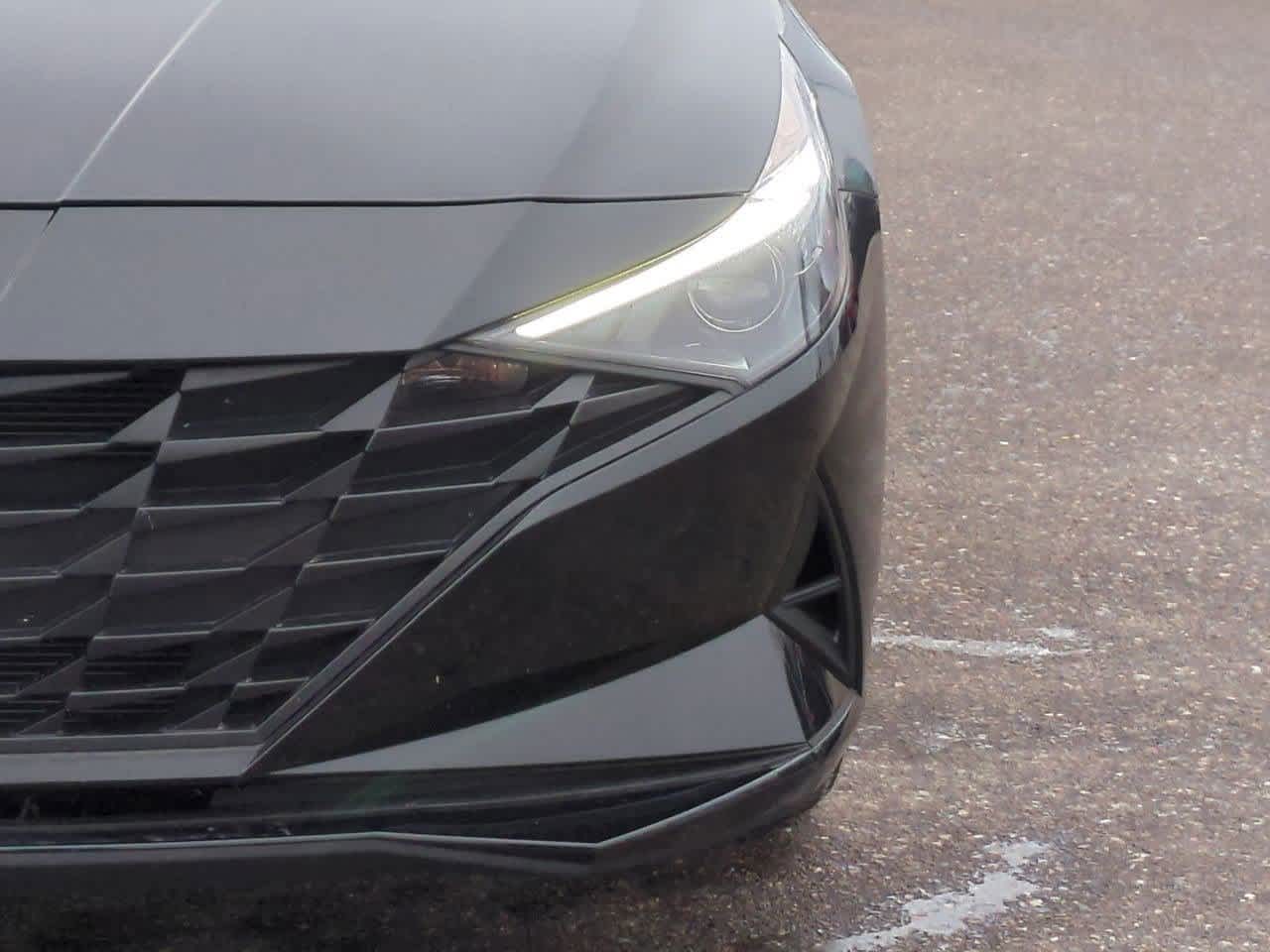 Thumbnail: 2023 Hyundai Elantra - 10