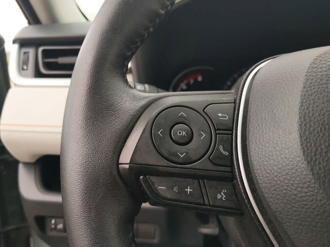 Thumbnail: 2022 Toyota RAV4 - 22