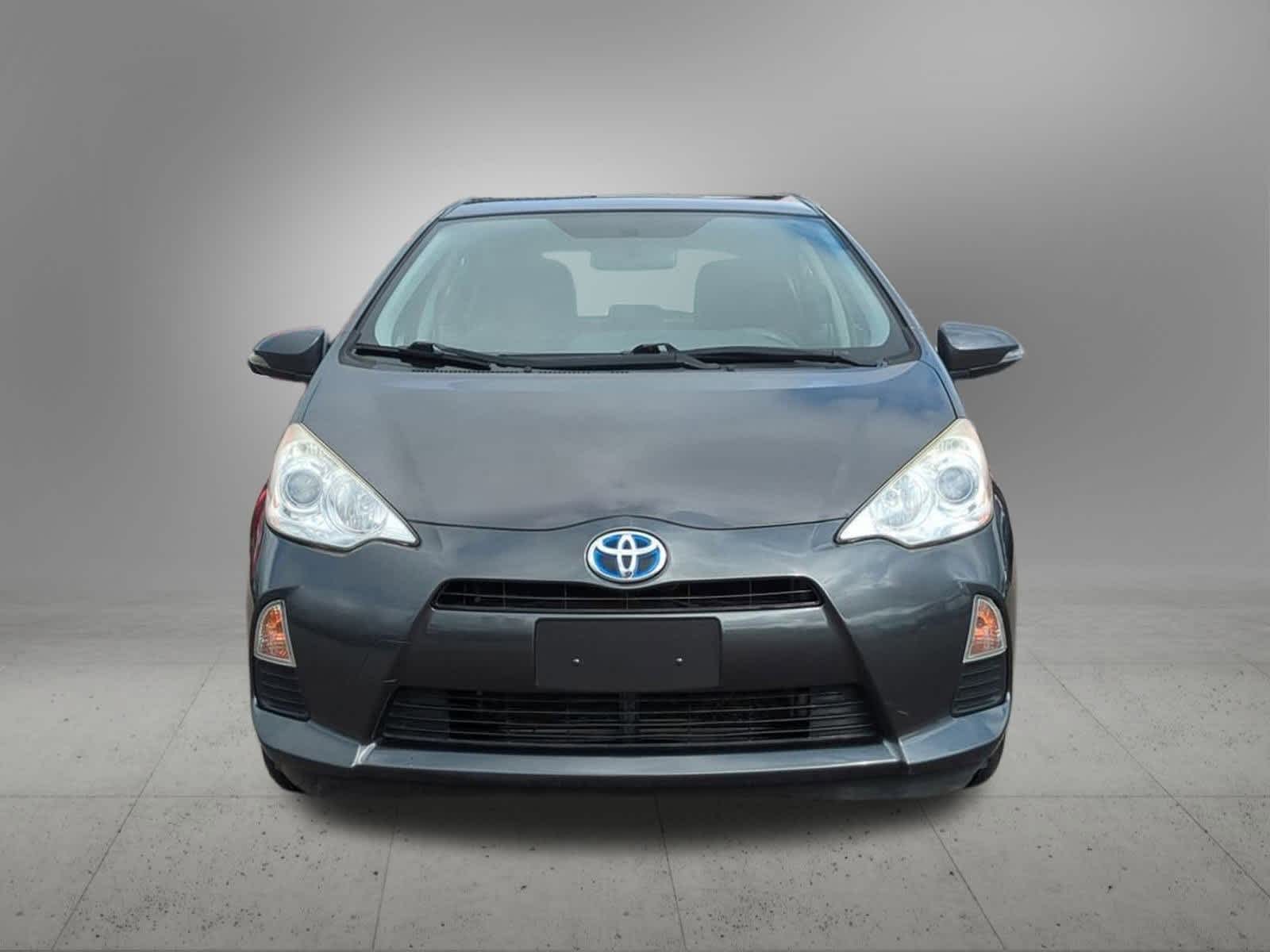 Thumbnail: 2012 Toyota Prius c - 9