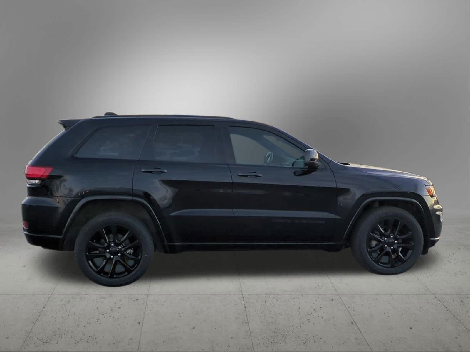 Thumbnail: 2018 Jeep Grand Cherokee - 7