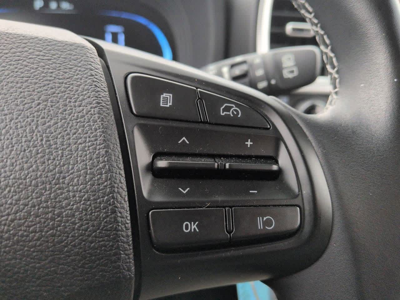 Thumbnail: 2023 Hyundai Venue - 25