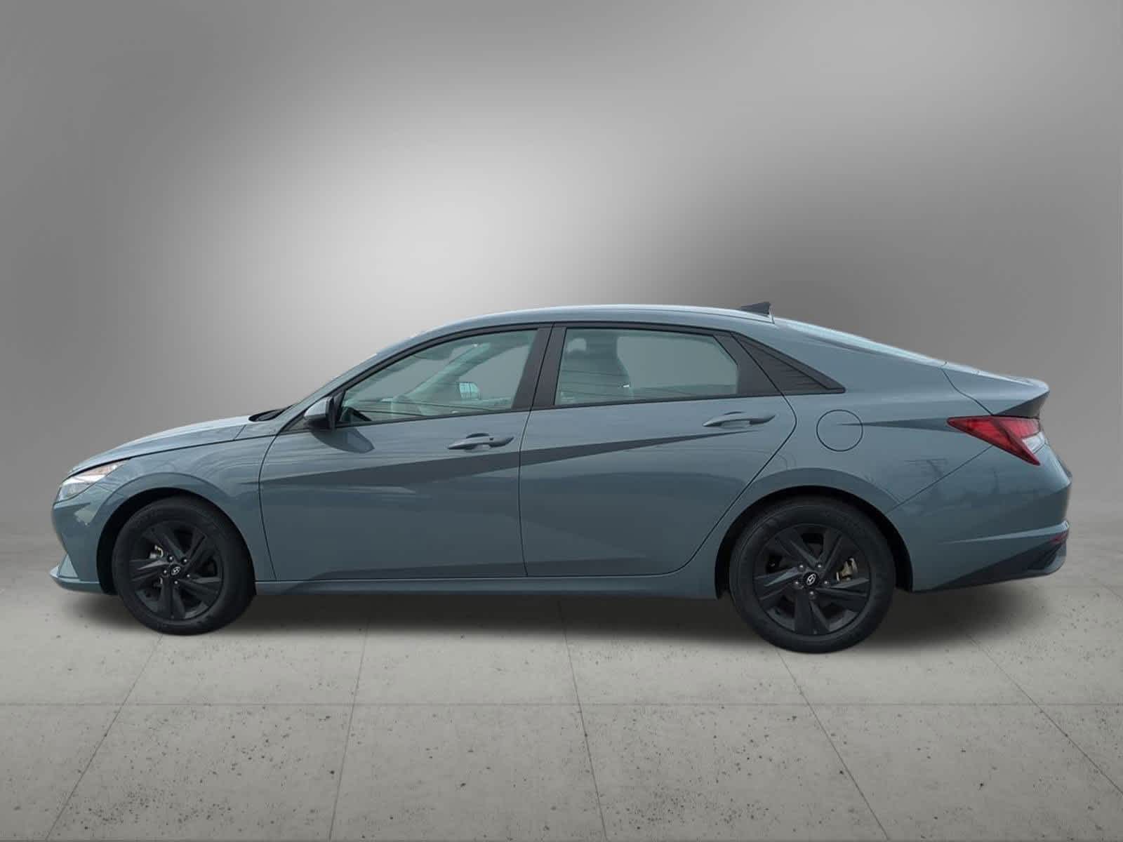 Thumbnail: 2022 Hyundai Elantra - 3