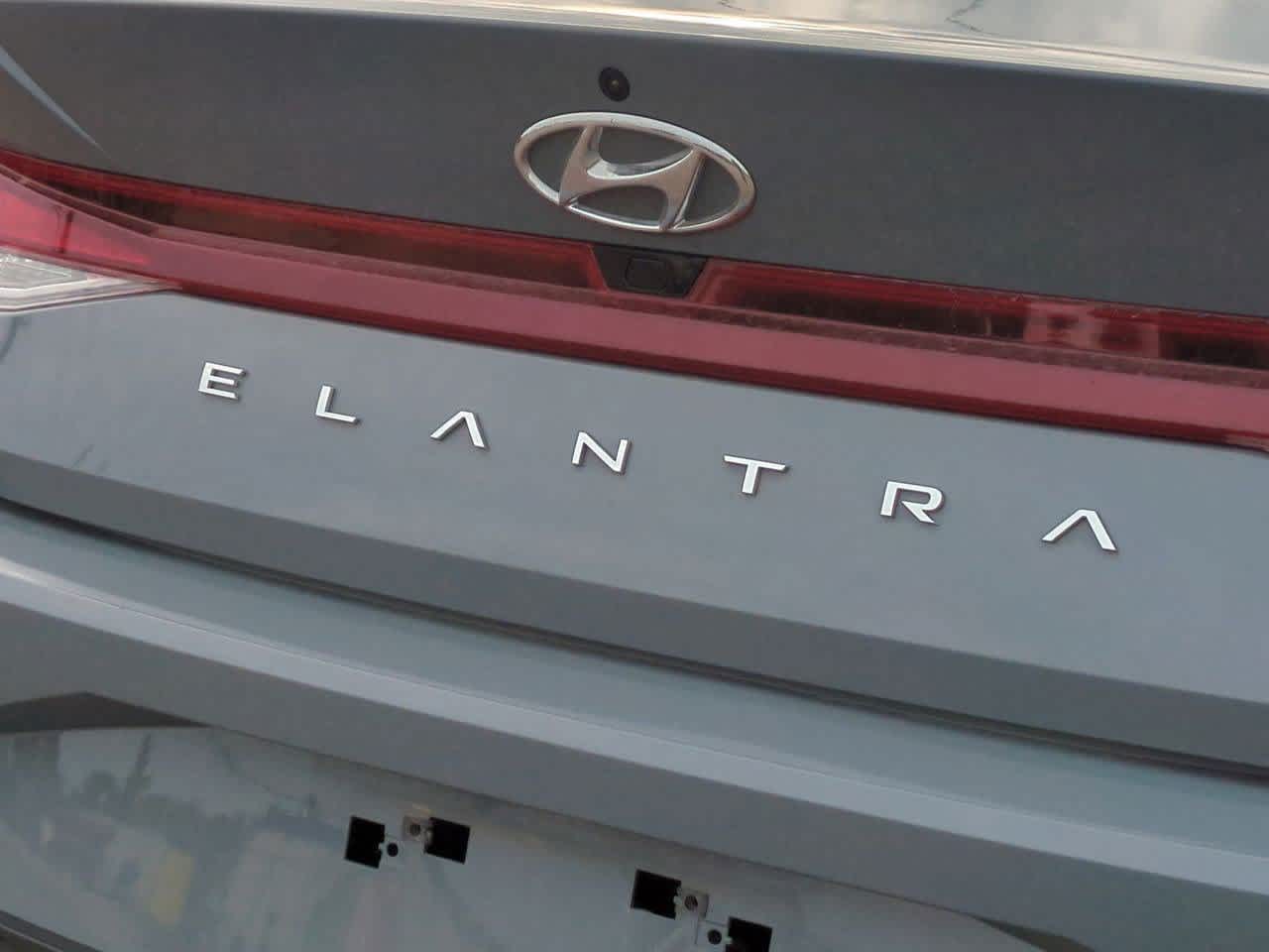 Thumbnail: 2022 Hyundai Elantra - 11