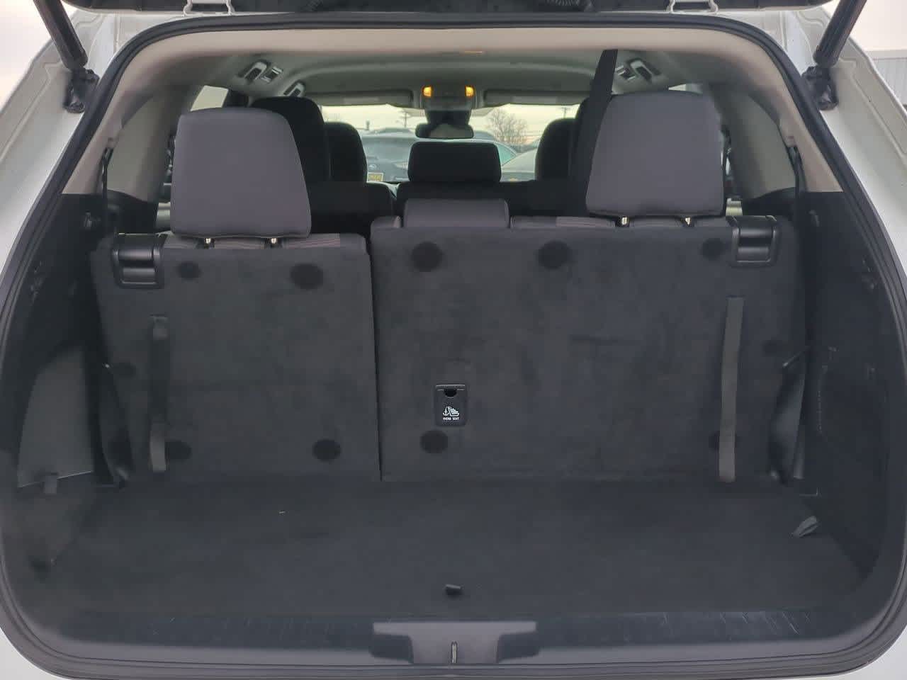 Thumbnail: 2023 Toyota Highlander - 33