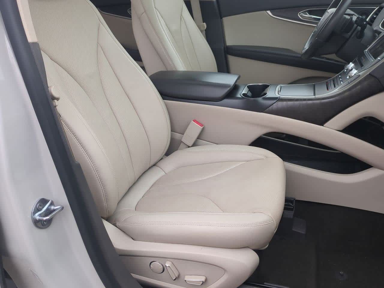 Thumbnail: 2020 Lincoln Nautilus - 22