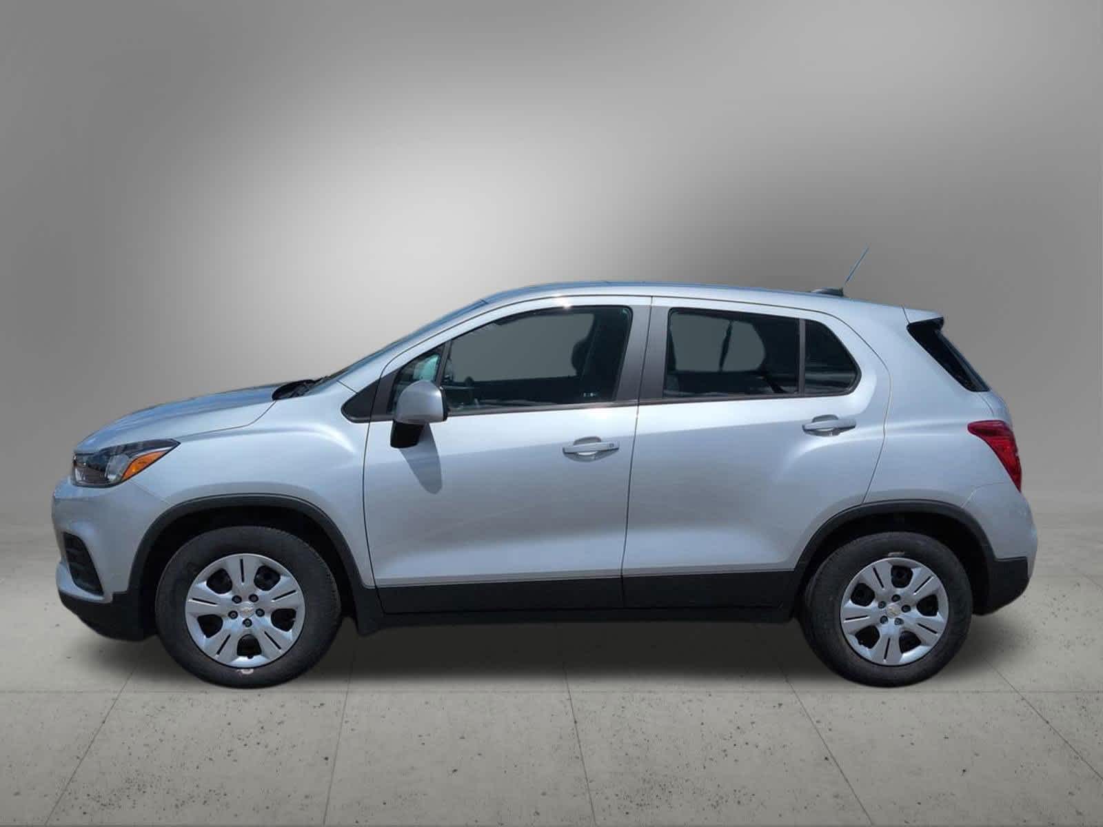 Thumbnail: 2018 Chevrolet Trax - 3
