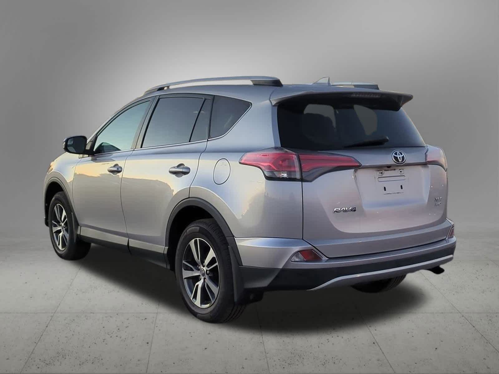 Thumbnail: 2016 Toyota RAV4 - 4