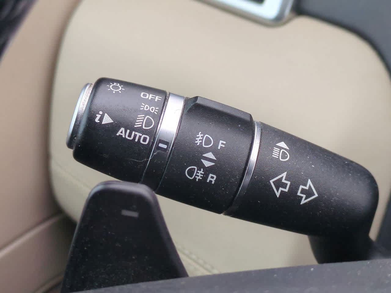 Thumbnail: 2017 Land Rover Discovery Sport - 28