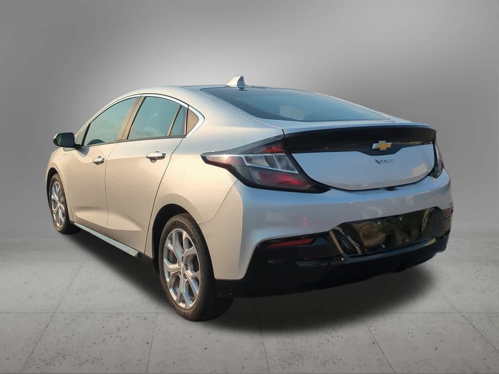 Thumbnail: 2017 Chevrolet Volt - 4