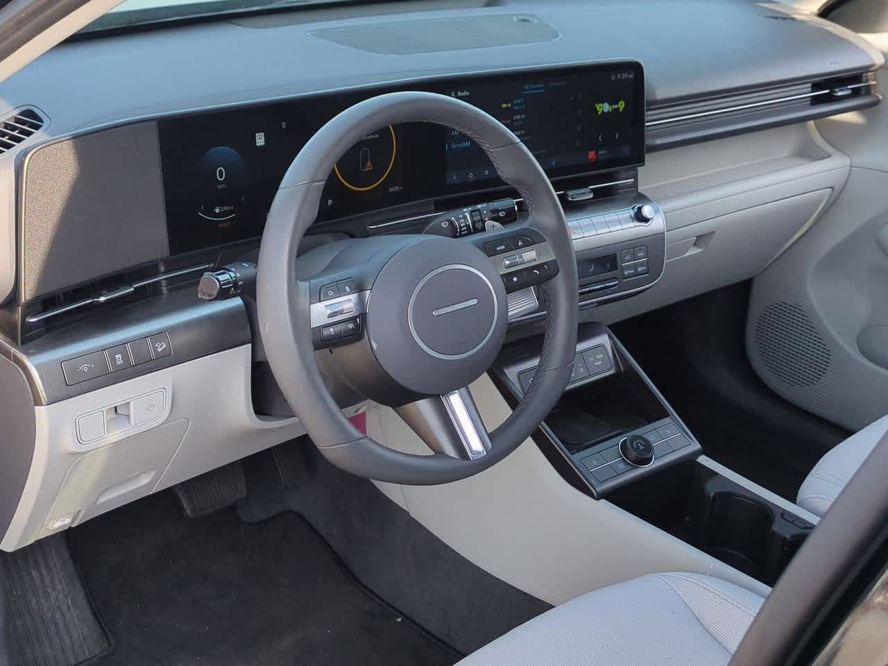 2025 Hyundai Kona SEL photo 2
