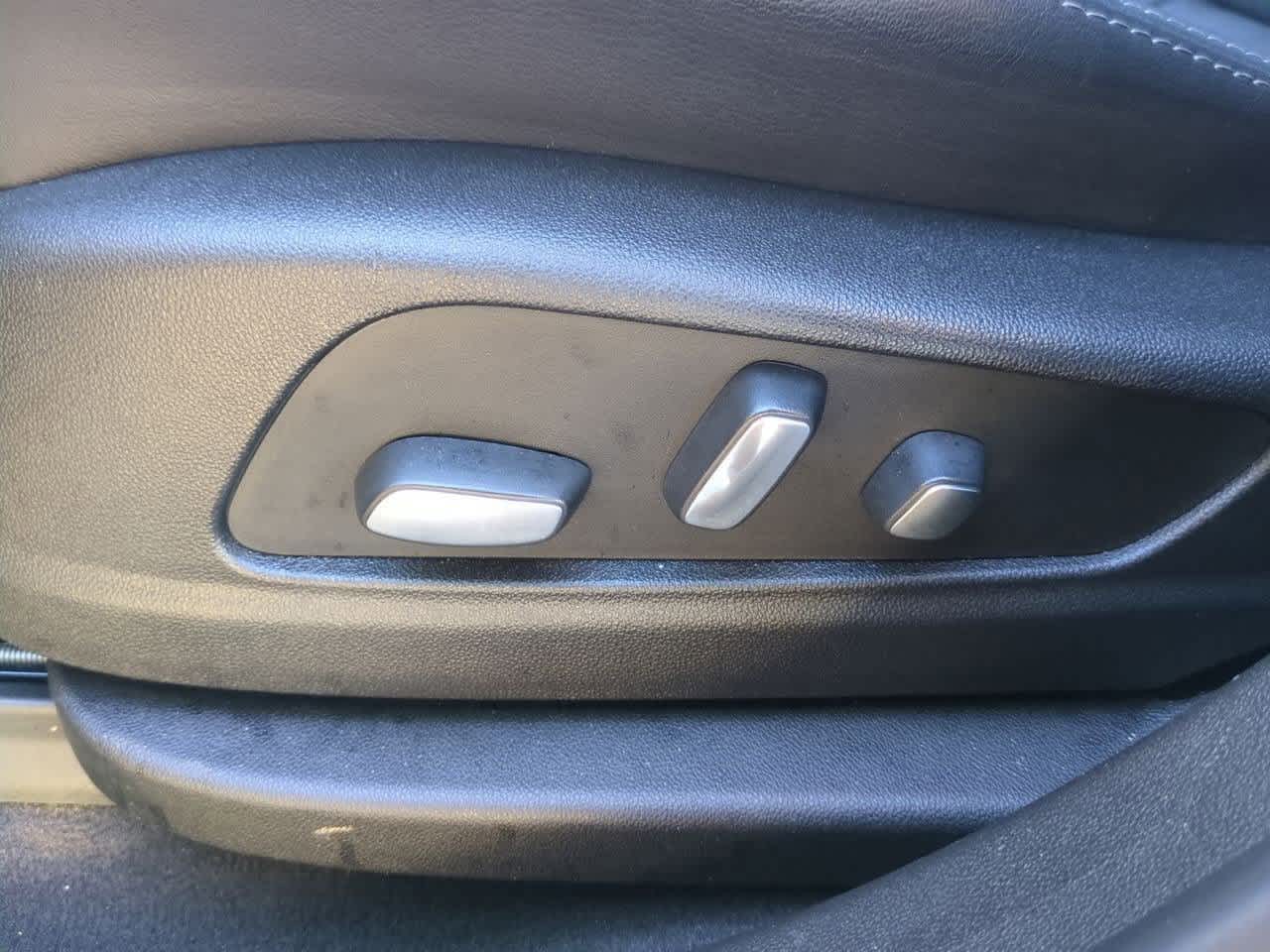 Thumbnail: 2024 Cadillac XT5 - 16