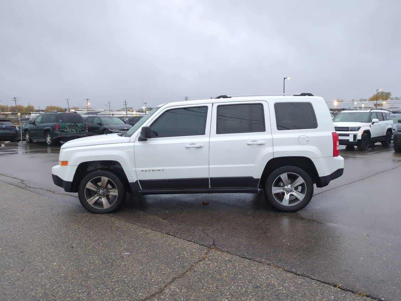 Thumbnail: 2016 Jeep Patriot - 3