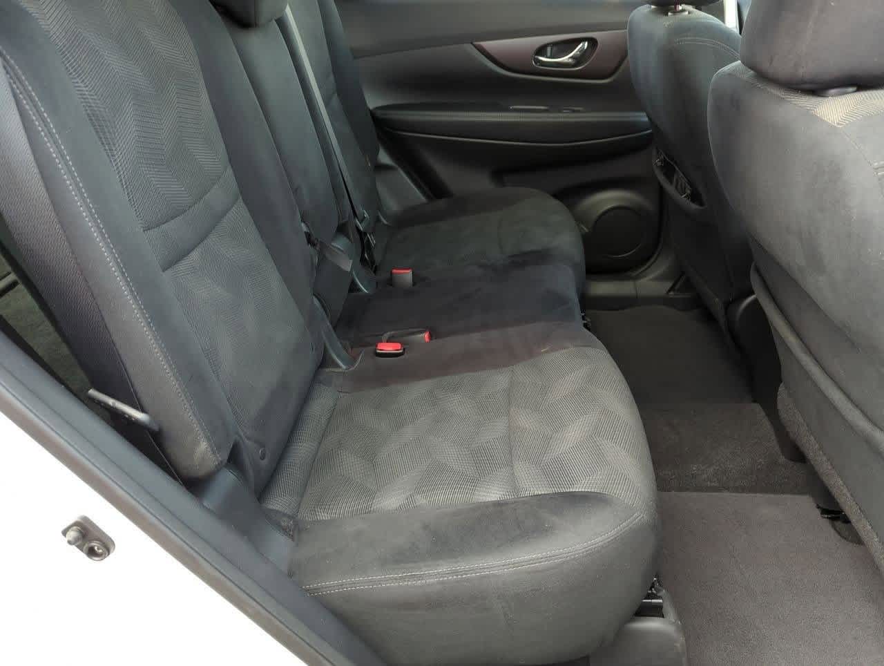 2014 Nissan Rogue SV 19