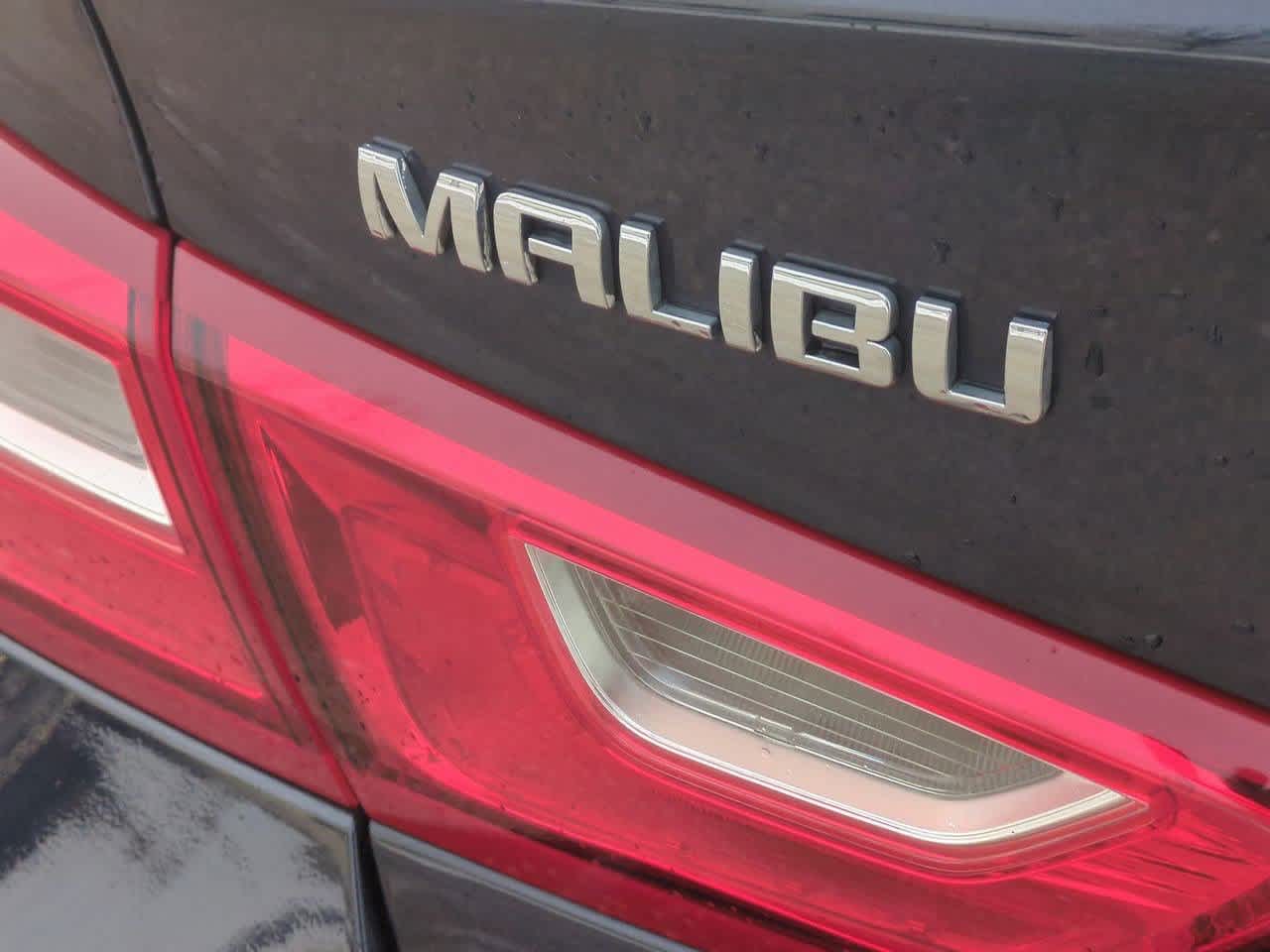 Thumbnail: 2016 Chevrolet Malibu - 12