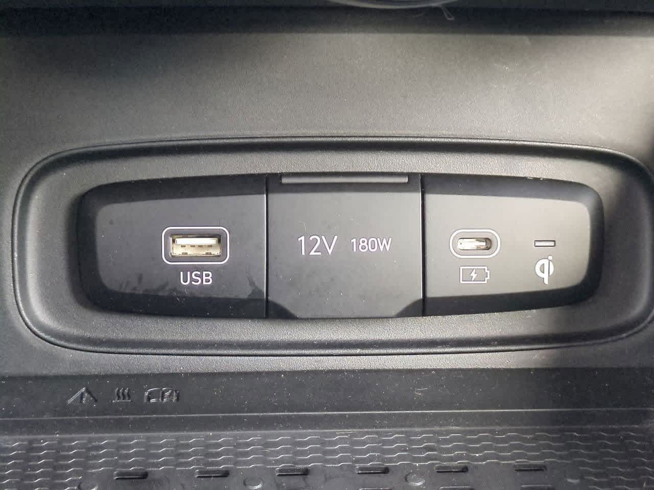 Thumbnail: 2023 Hyundai Venue - 29