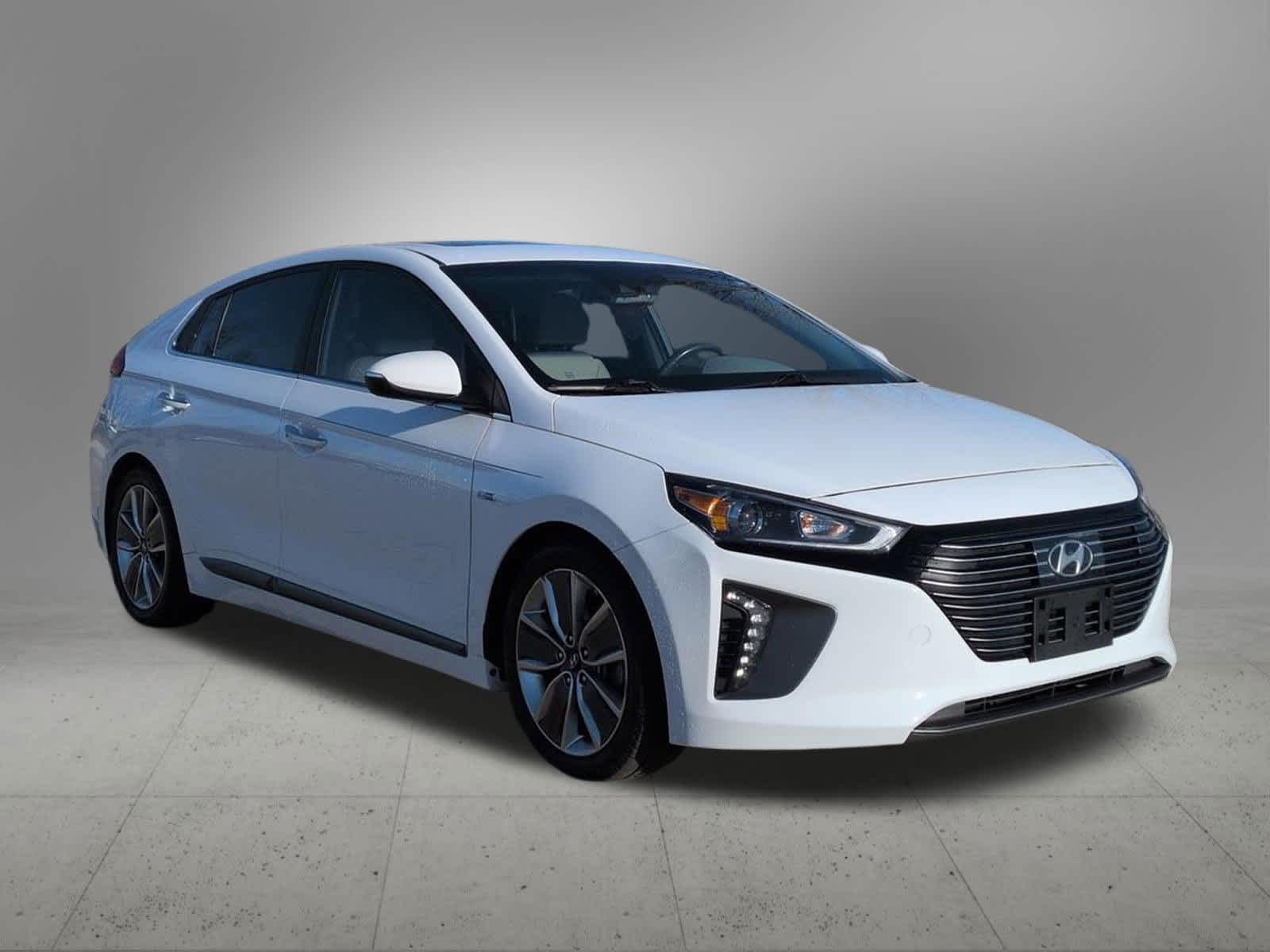 Thumbnail: 2018 Hyundai Ioniq - 8