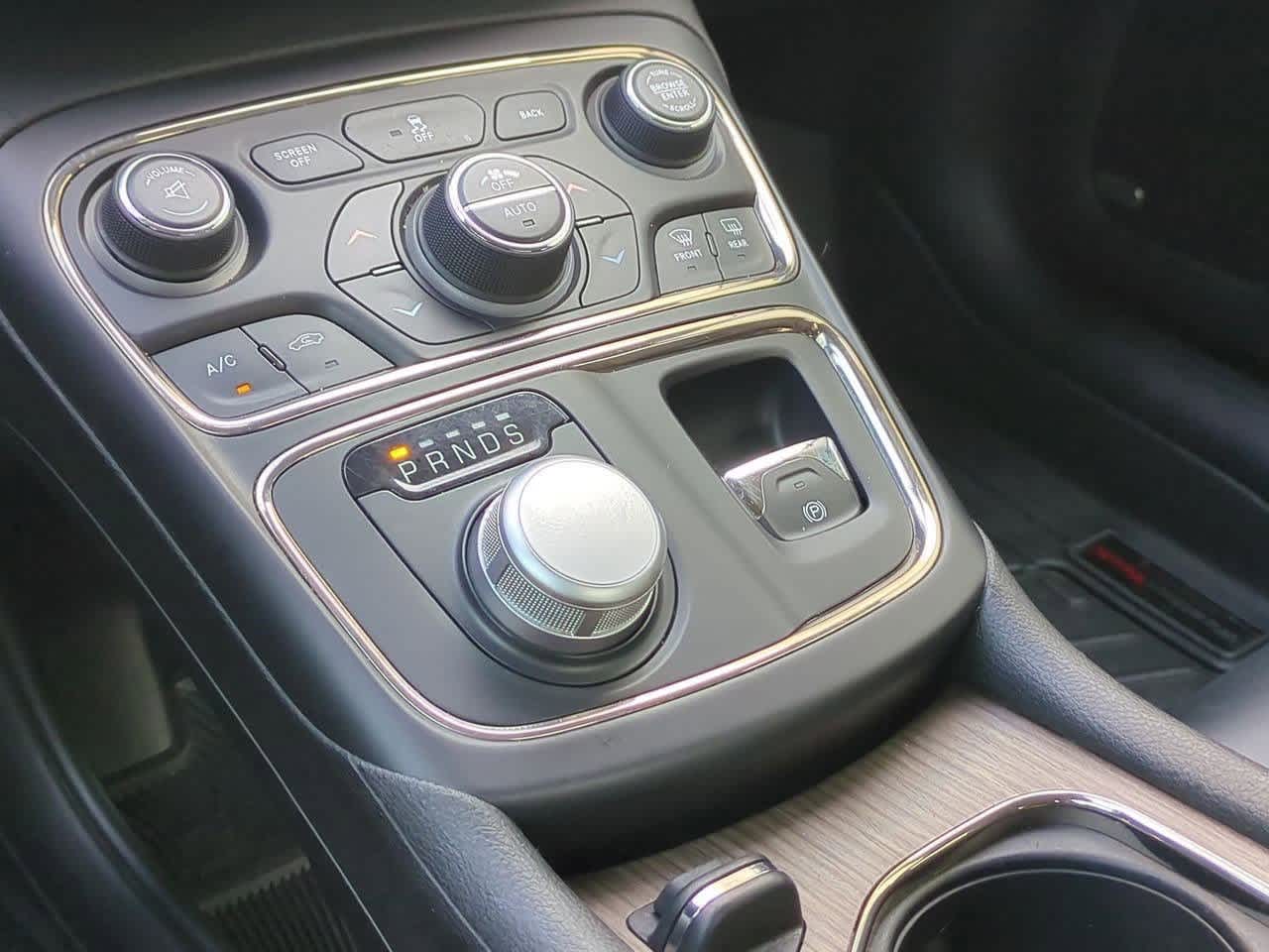 Thumbnail: 2015 Chrysler 200 - 31
