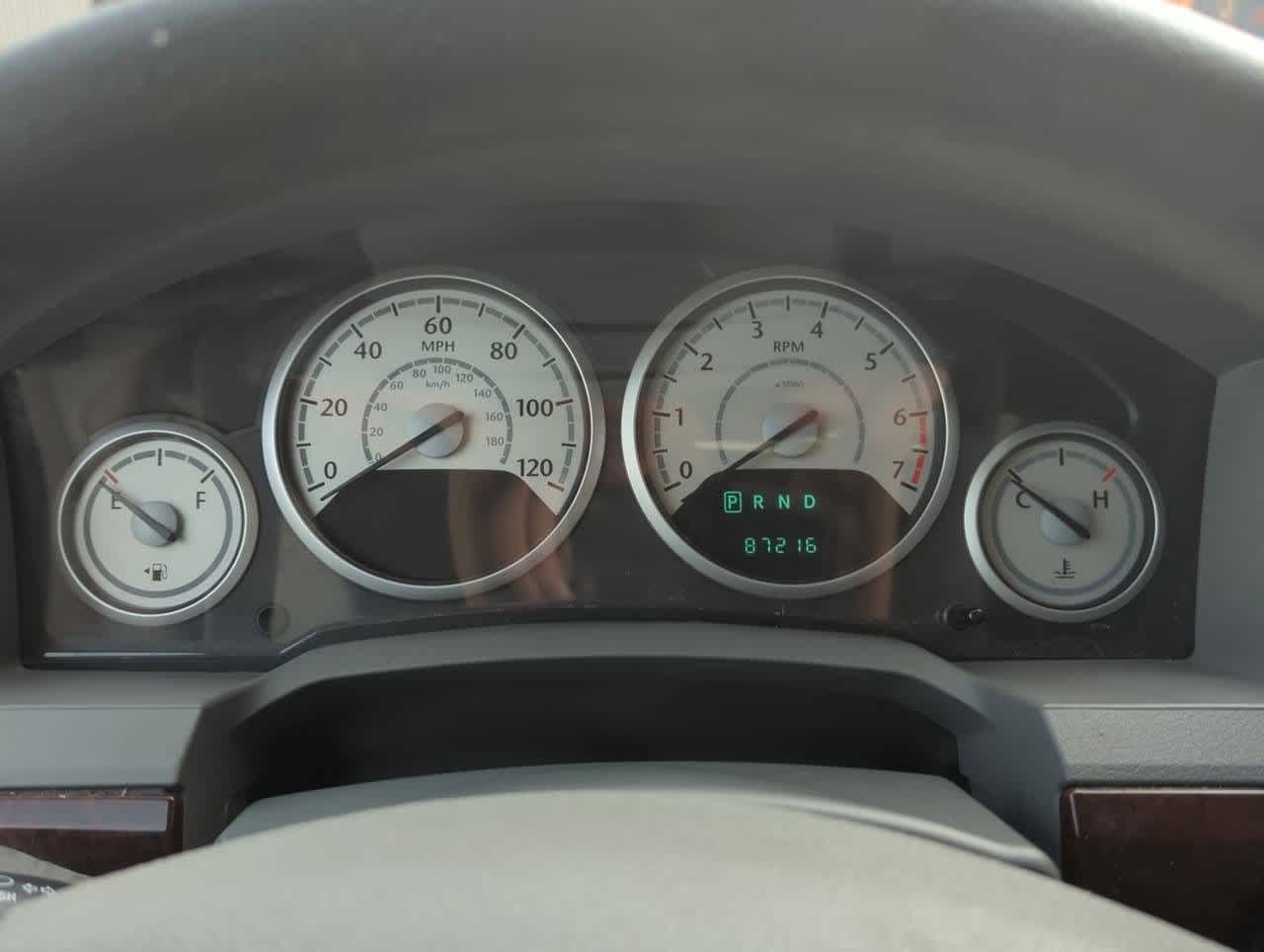 Thumbnail: 2010 Chrysler Town & Country - 26