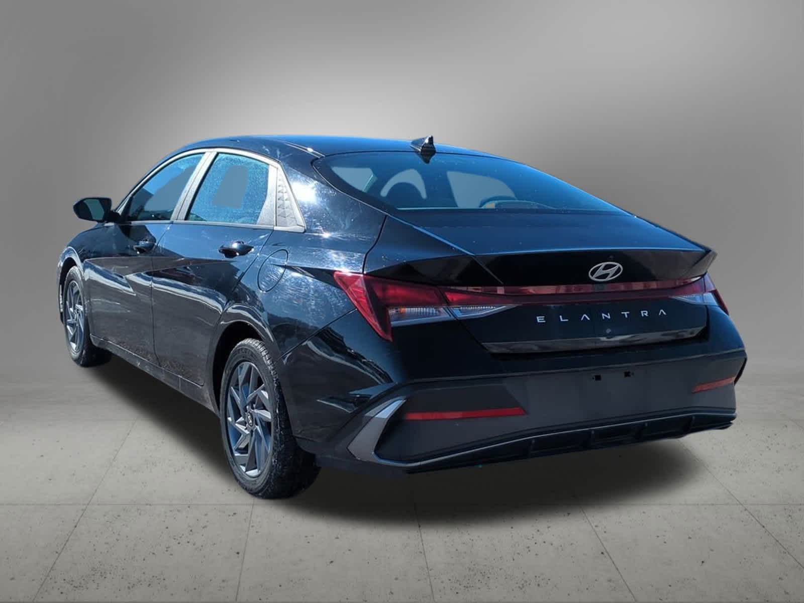 Thumbnail: 2024 Hyundai Elantra - 4