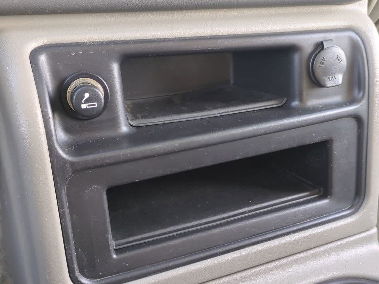 Thumbnail: 2003 Chevrolet Tahoe - 29