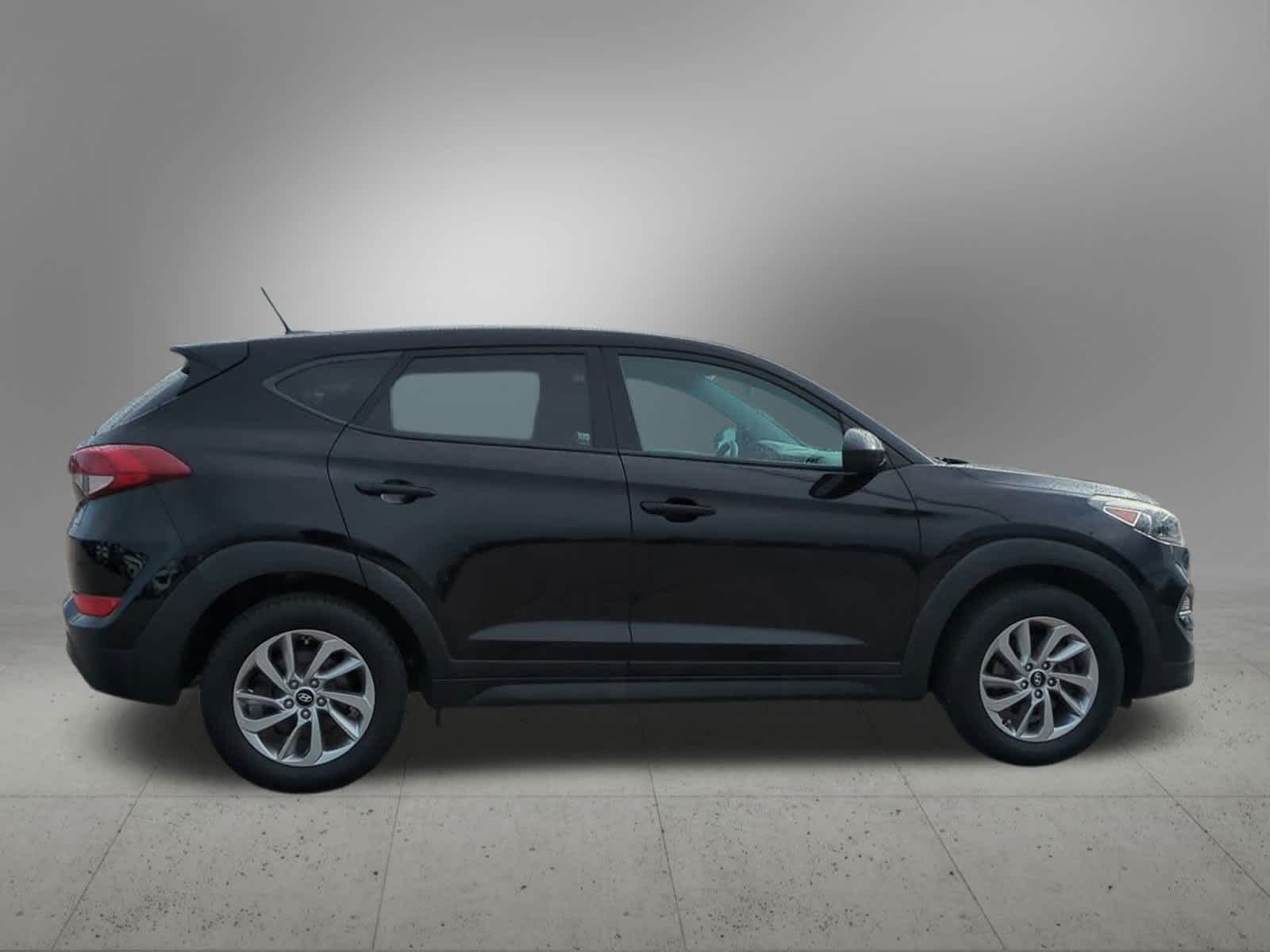 Thumbnail: 2016 Hyundai Tucson - 7