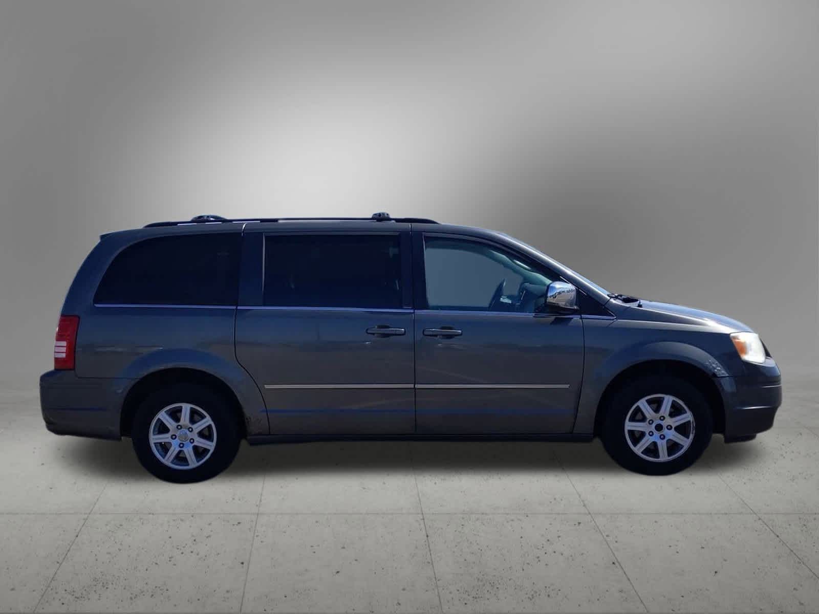 2010 Chrysler Town & Country Touring 7