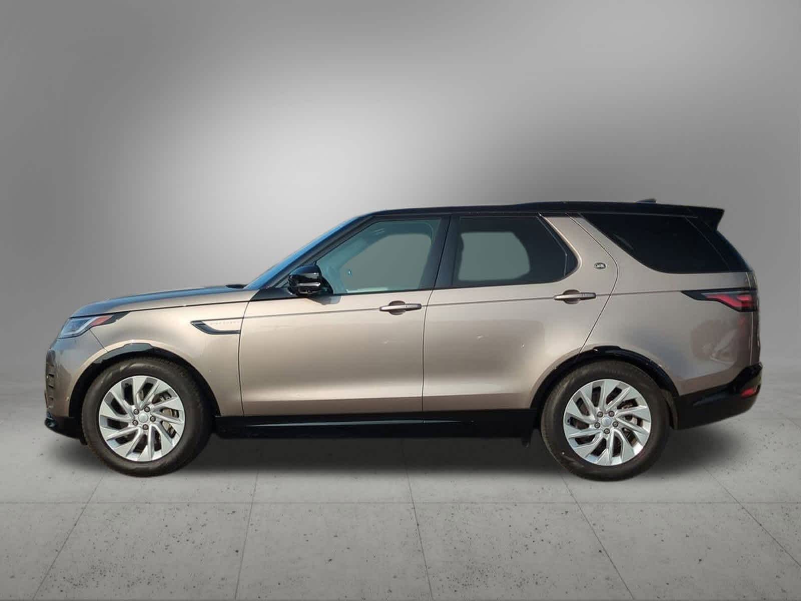 Thumbnail: 2023 Land Rover Discovery - 3