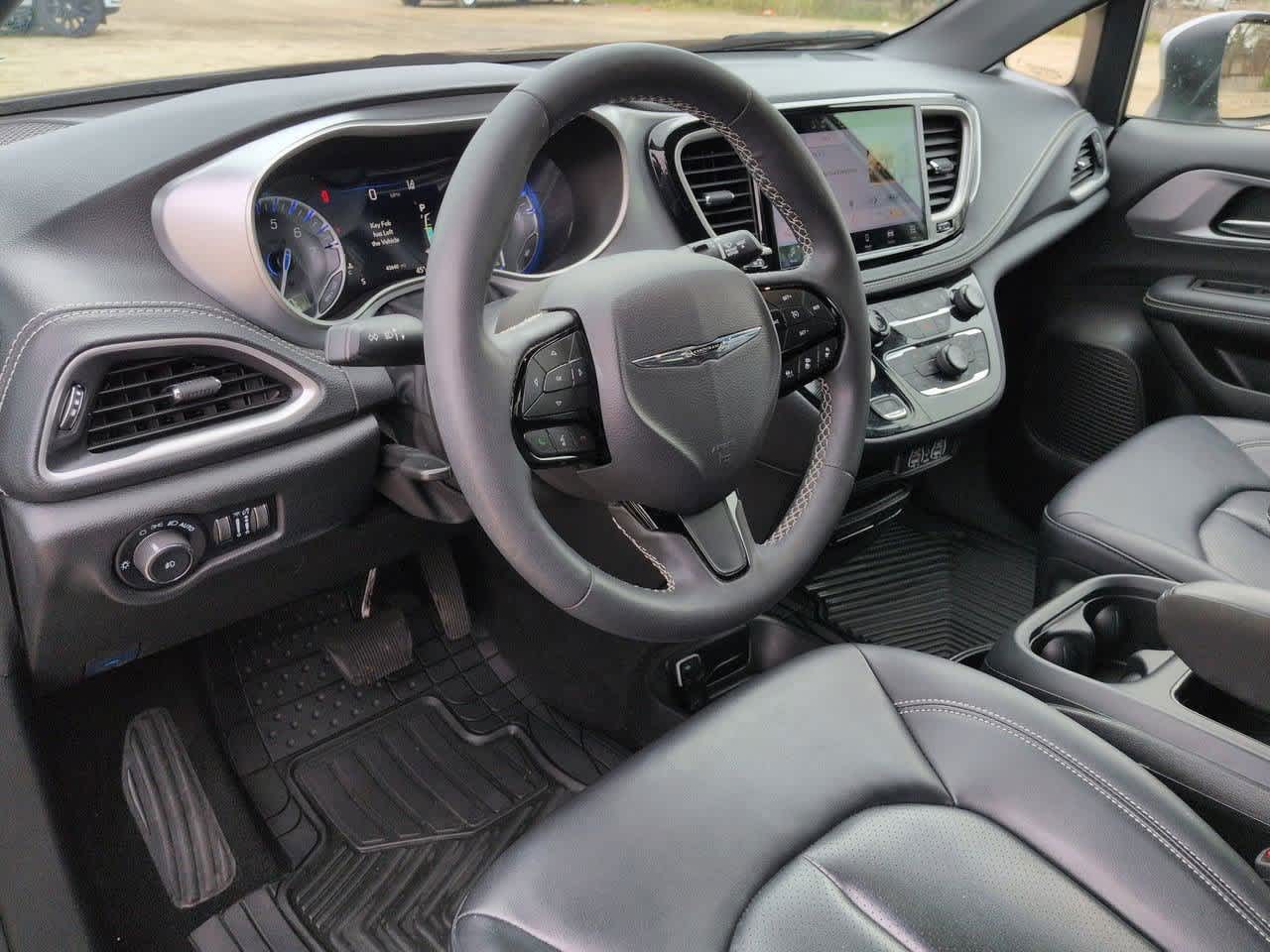 Thumbnail: 2023 Chrysler Pacifica - 2