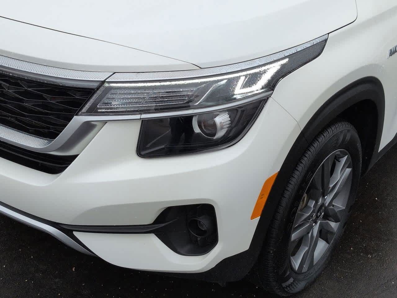 Thumbnail: 2023 Kia Seltos - 10