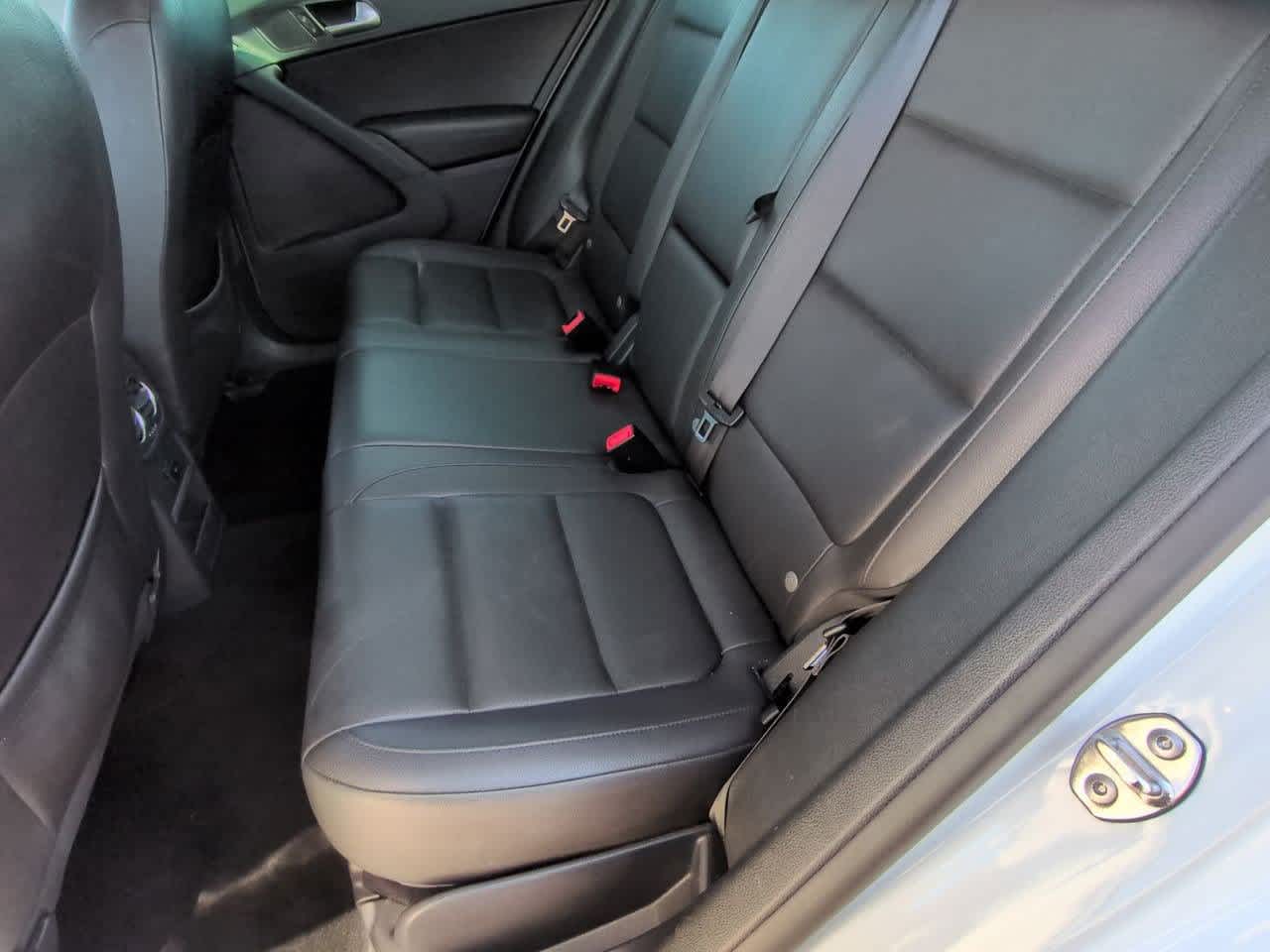 Thumbnail: 2014 Volkswagen Tiguan - 18