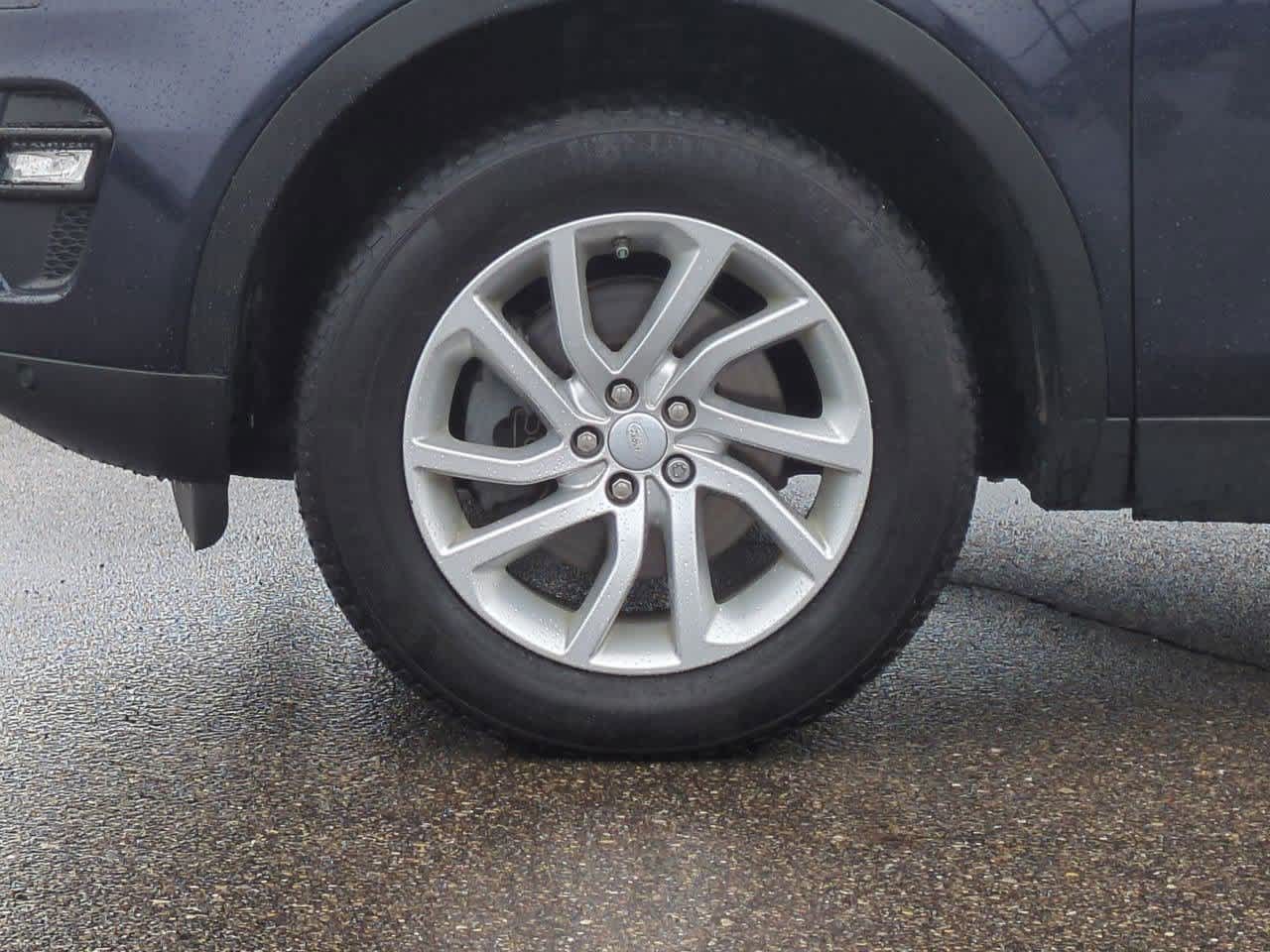 Thumbnail: 2017 Land Rover Discovery Sport - 13