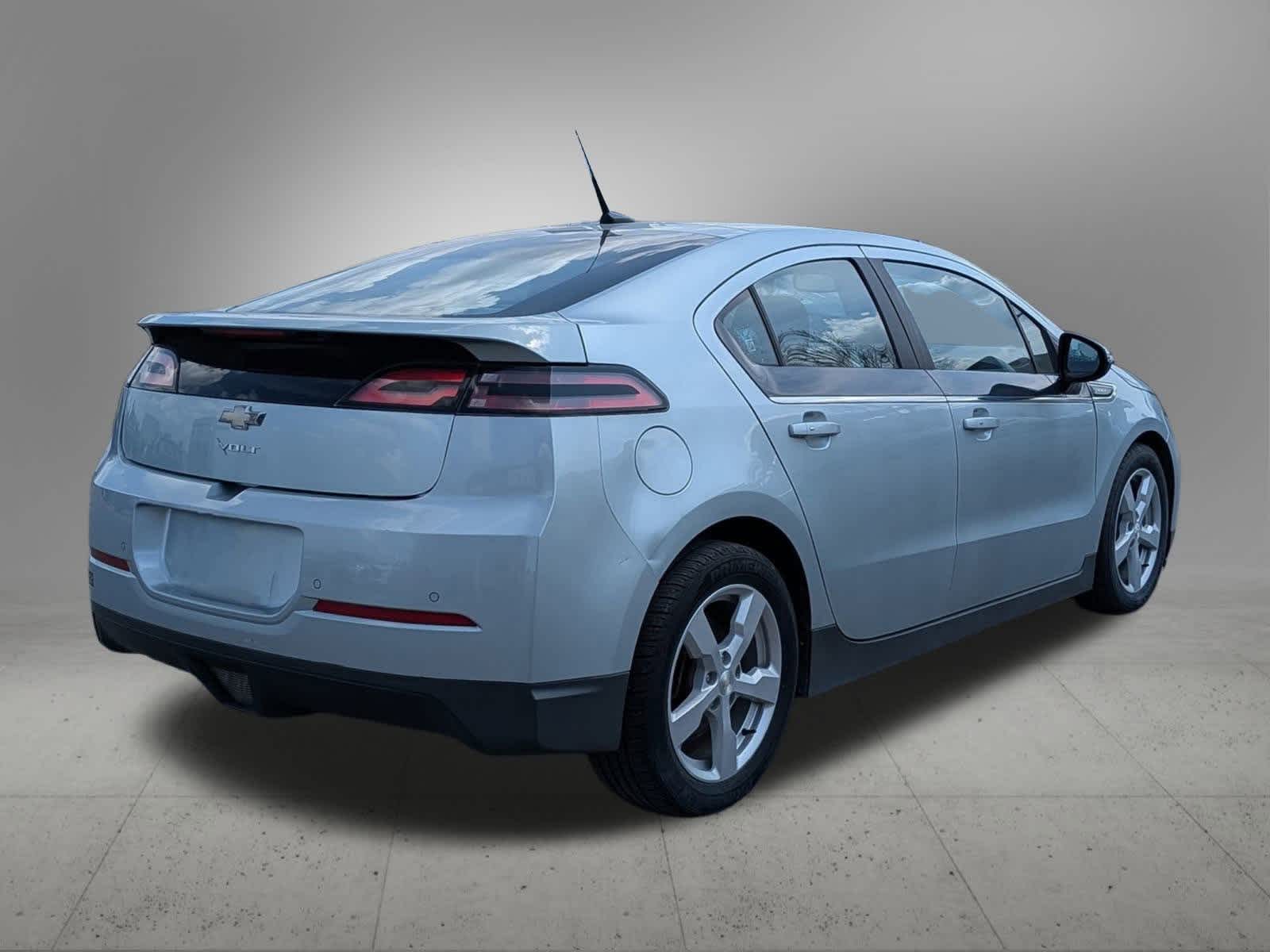 Thumbnail: 2013 Chevrolet Volt - 6