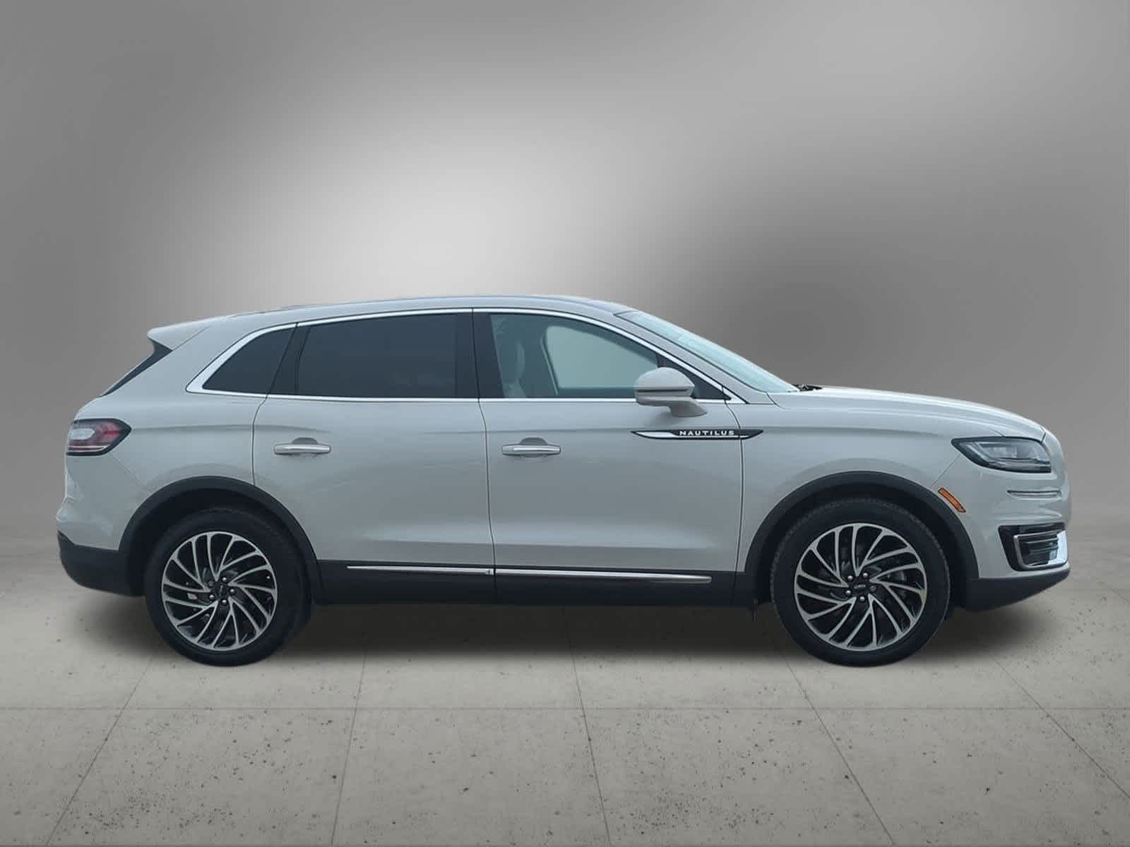 Thumbnail: 2020 Lincoln Nautilus - 7