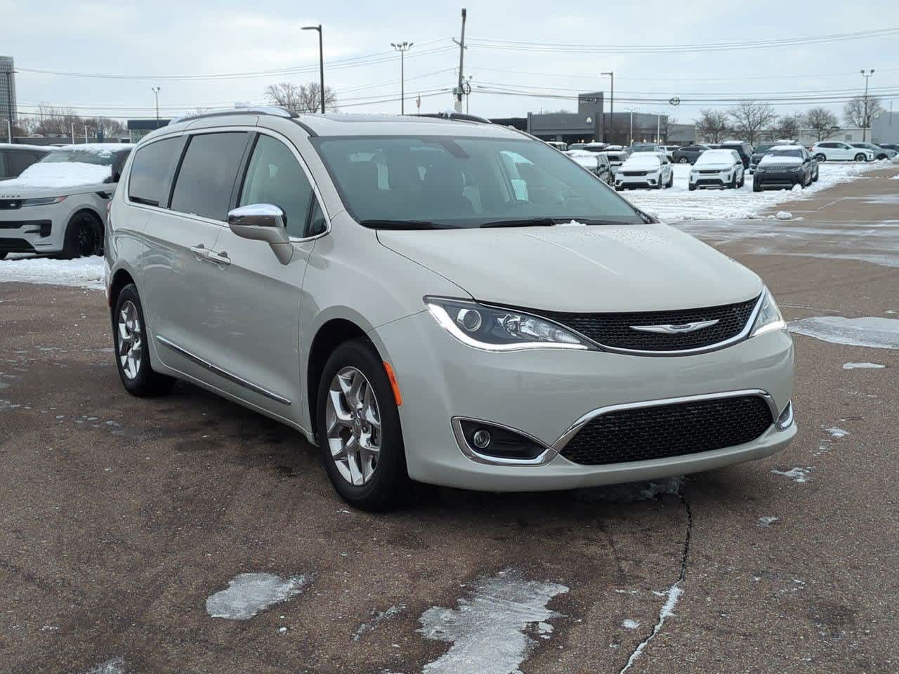 Thumbnail: 2020 Chrysler Pacifica - 8