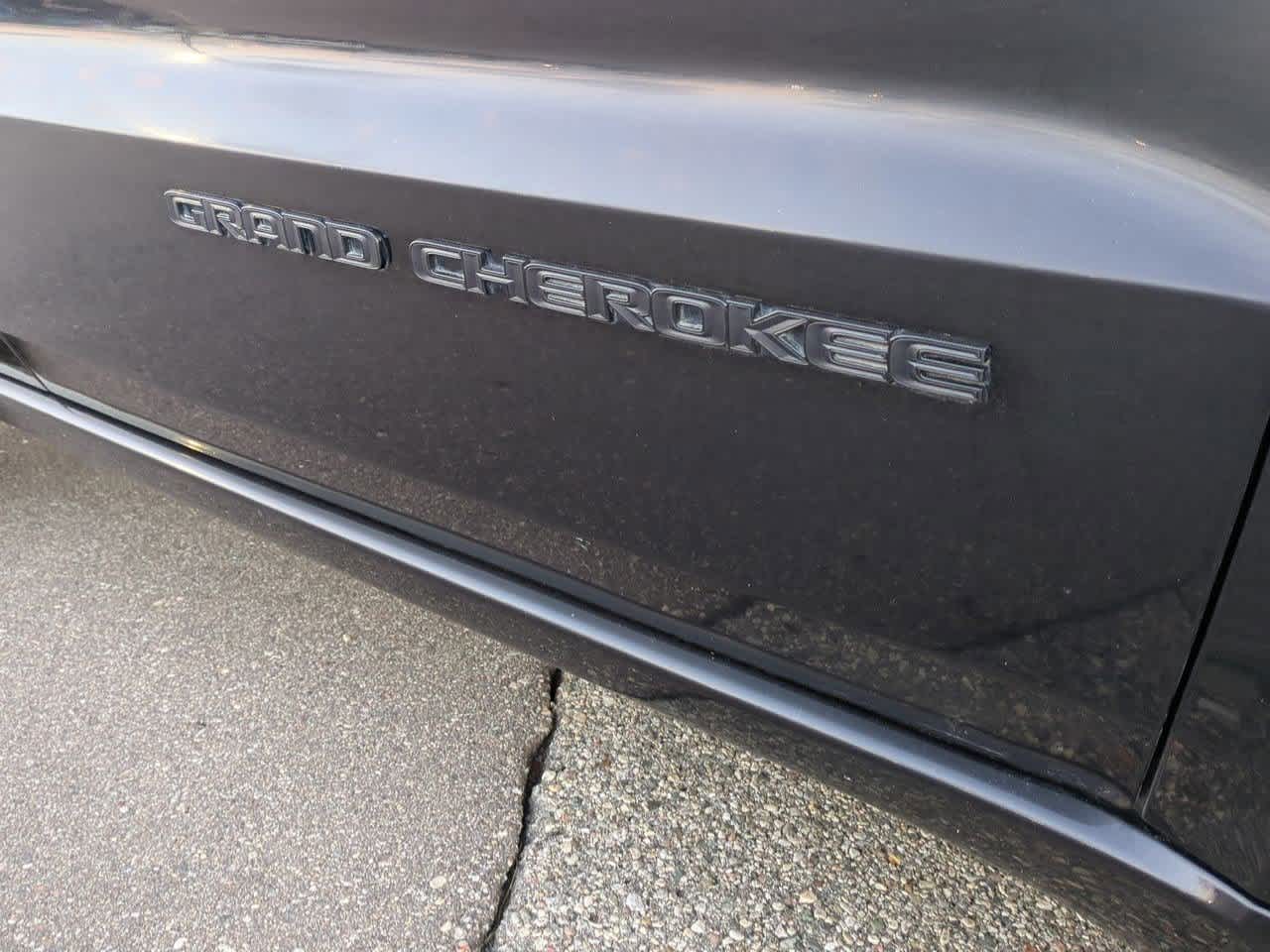 Thumbnail: 2018 Jeep Grand Cherokee - 12